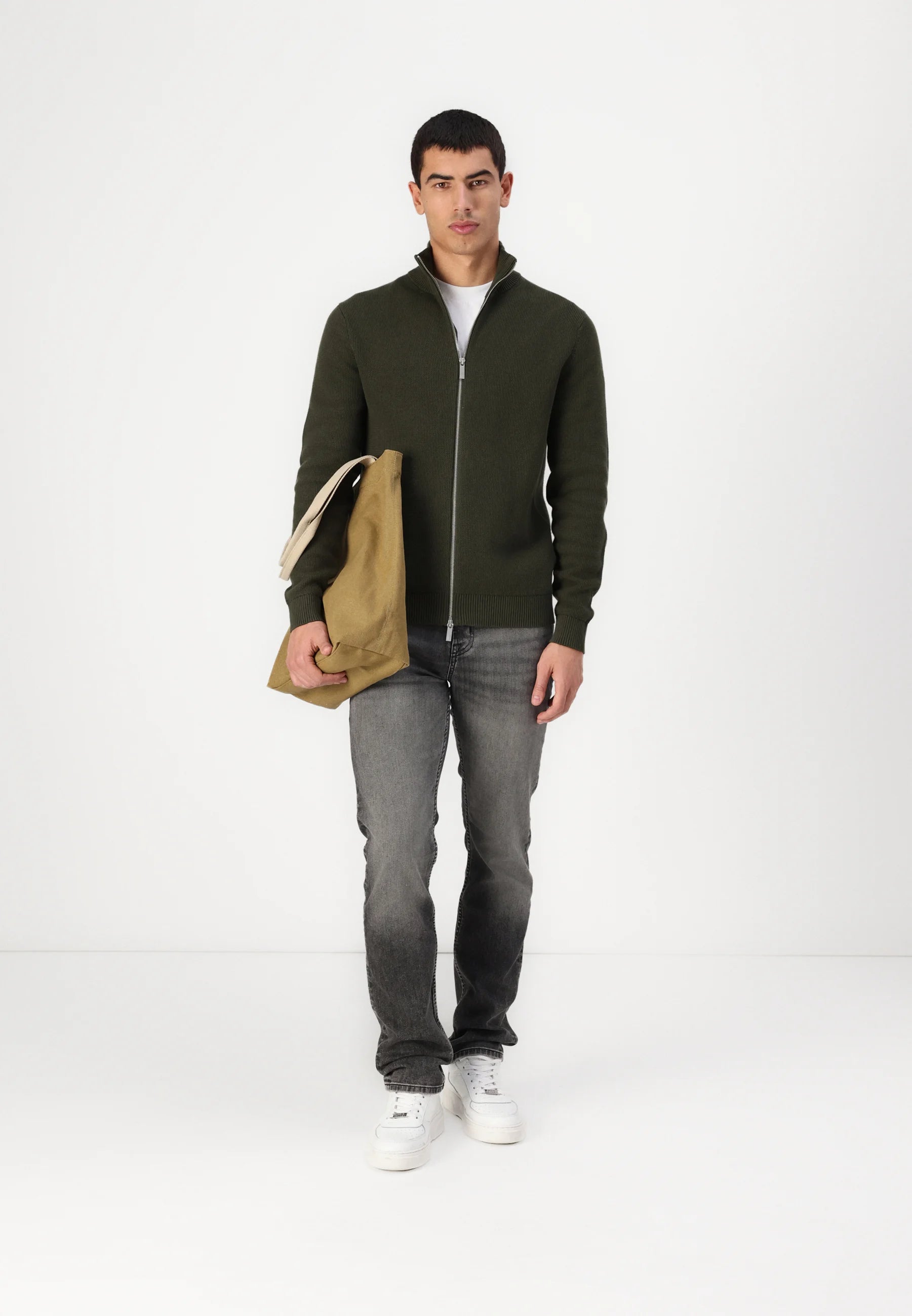 Cardigan Comfort com Gola Alta e Zíper - Verde Militar