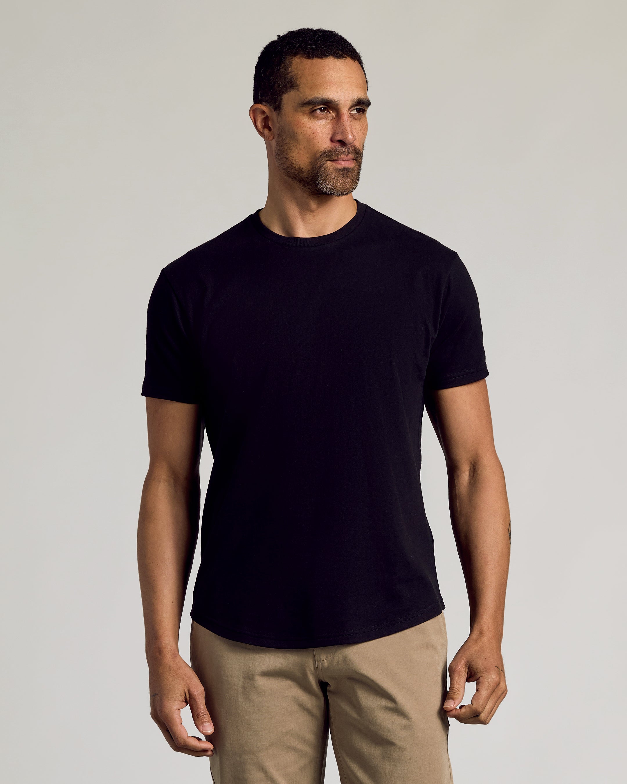 Kit com 6 Camisetas Gola Redonda com Barra Curva - Preto