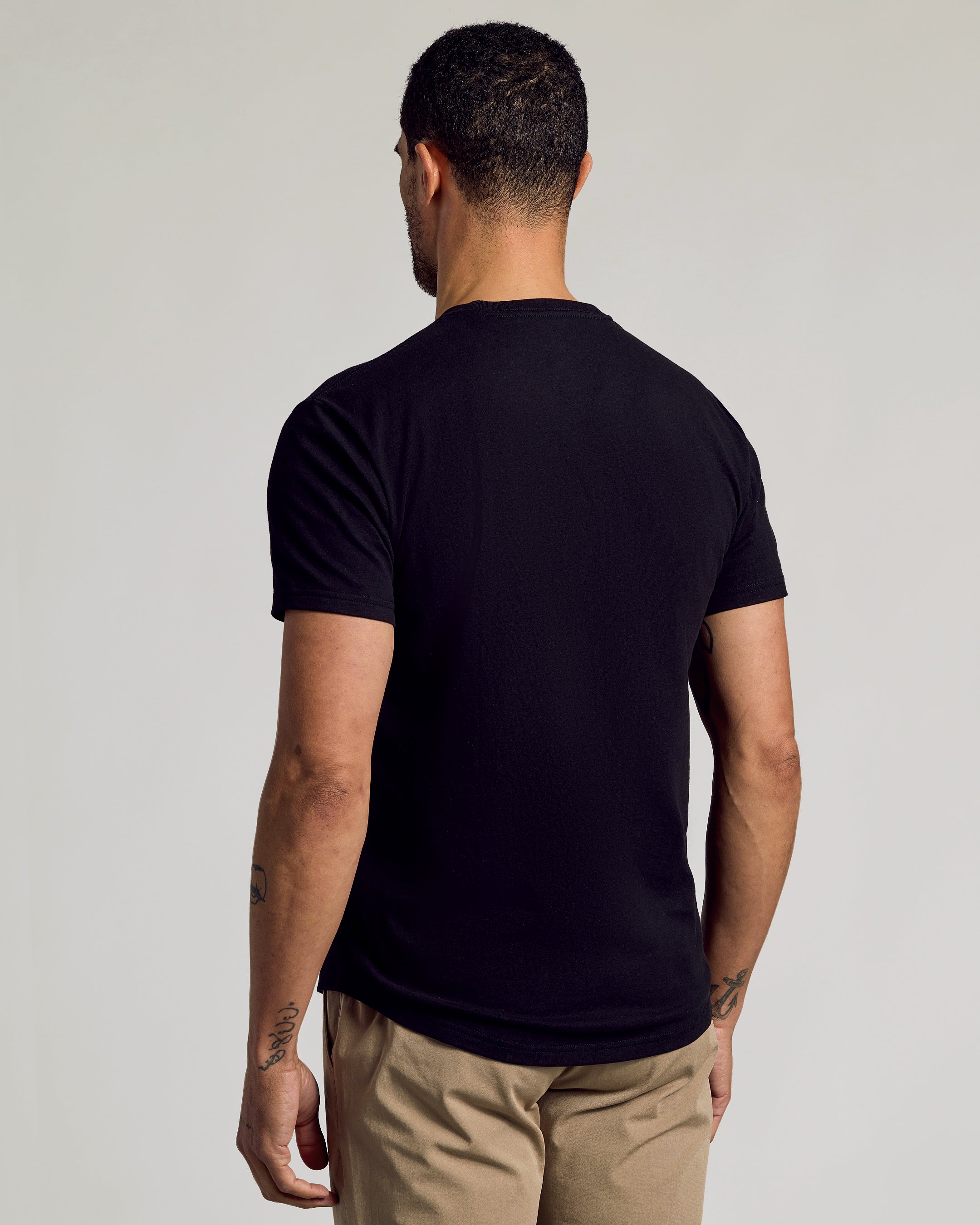 Kit com 6 Camisetas Gola Redonda com Barra Curva - Preto