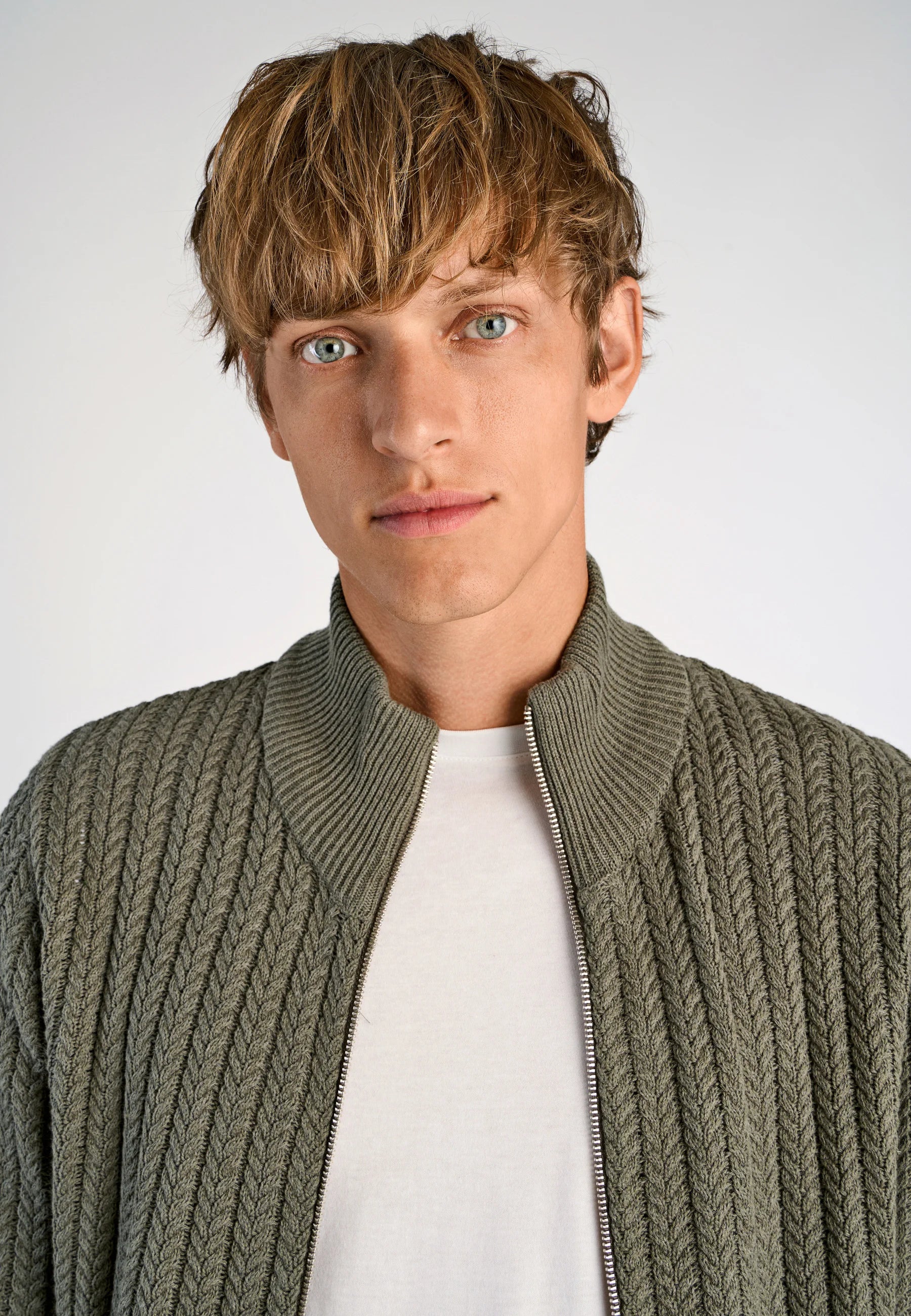 Cardigan Texturizado em Tricô com Gola Alta e Zíper - Verde musgo