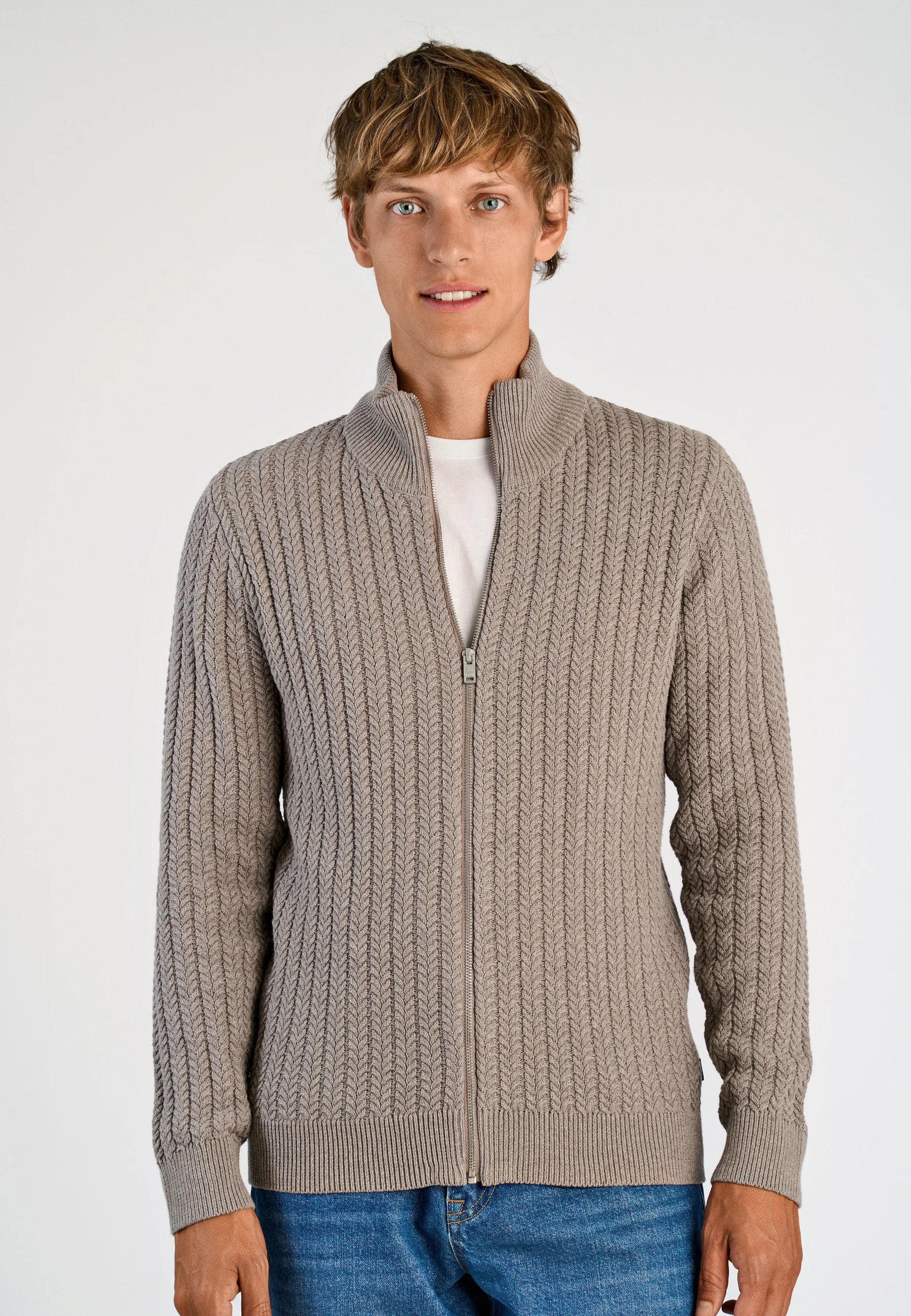 Cardigan Texturizado em Tricô com Gola Alta e Zíper - Bege