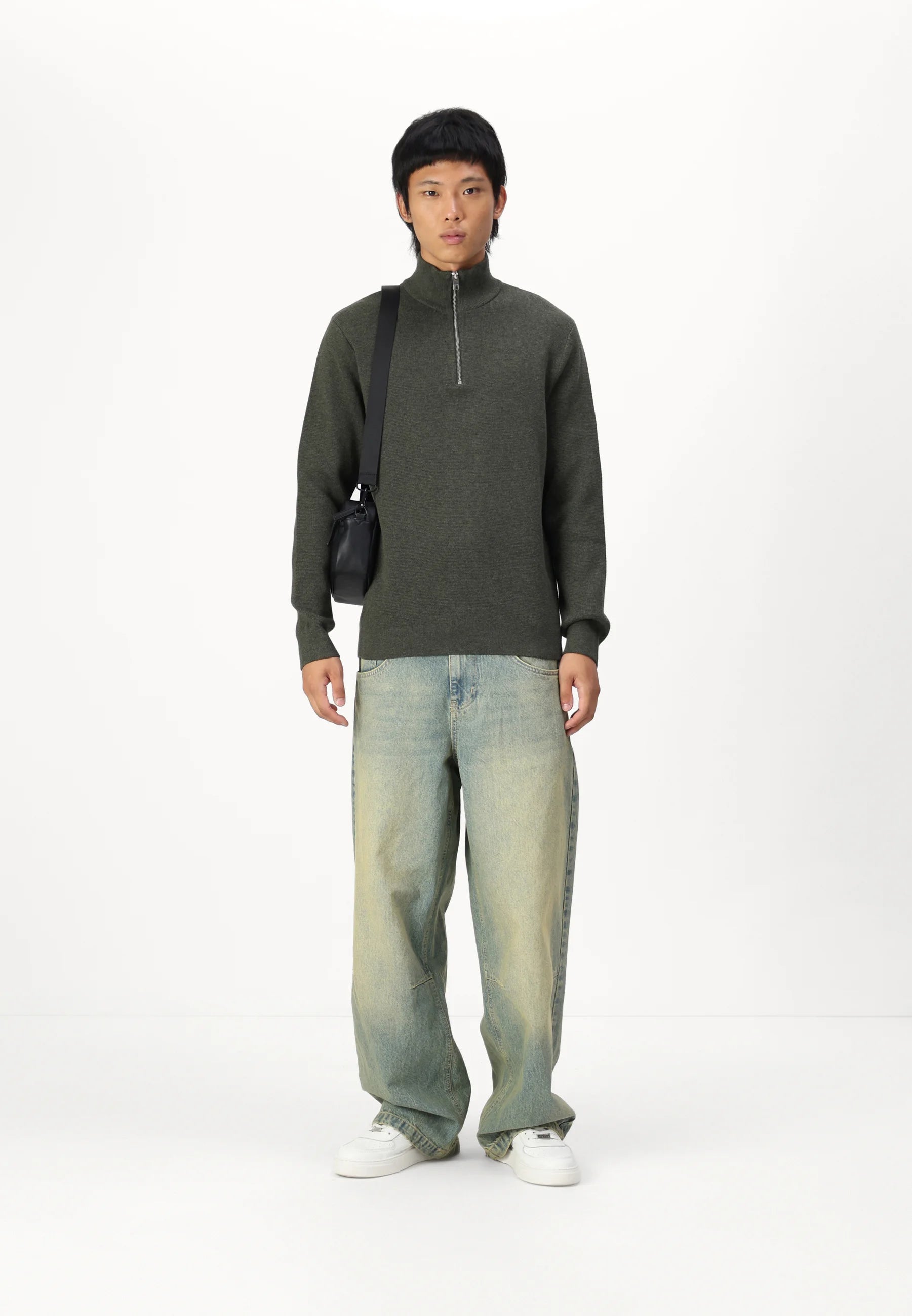 Suéter Comfort Texturizada com Gola Alta e Zíper - Sálvia