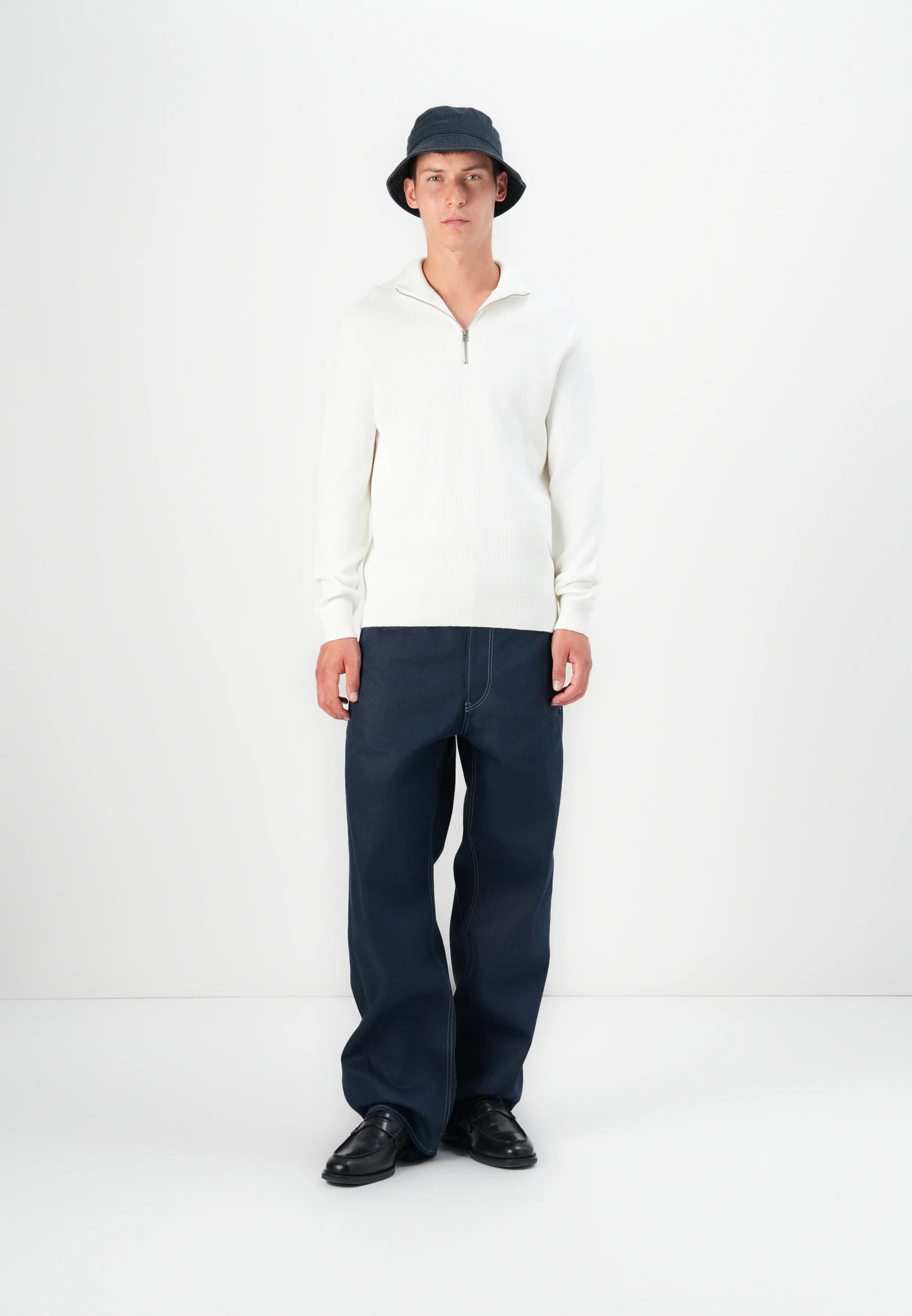 Suéter Comfort Texturizada com Gola Alta e Zíper - Branco