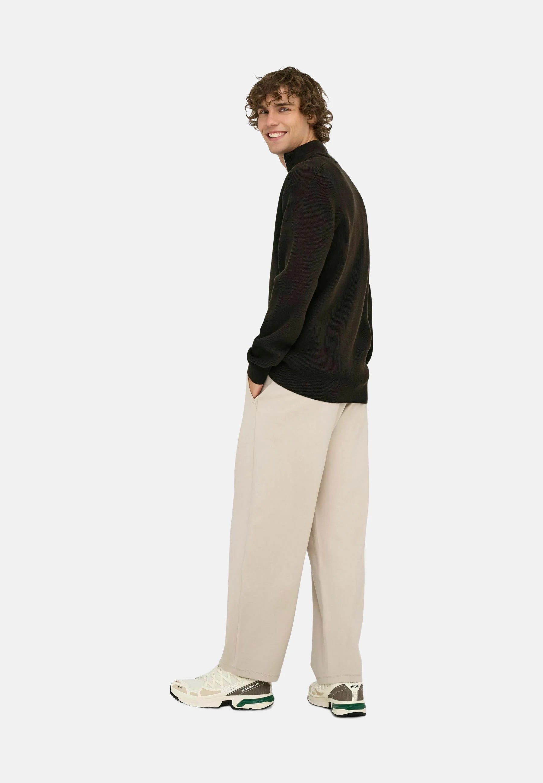 Suéter Comfort Texturizada com Gola Alta e Zíper - Café