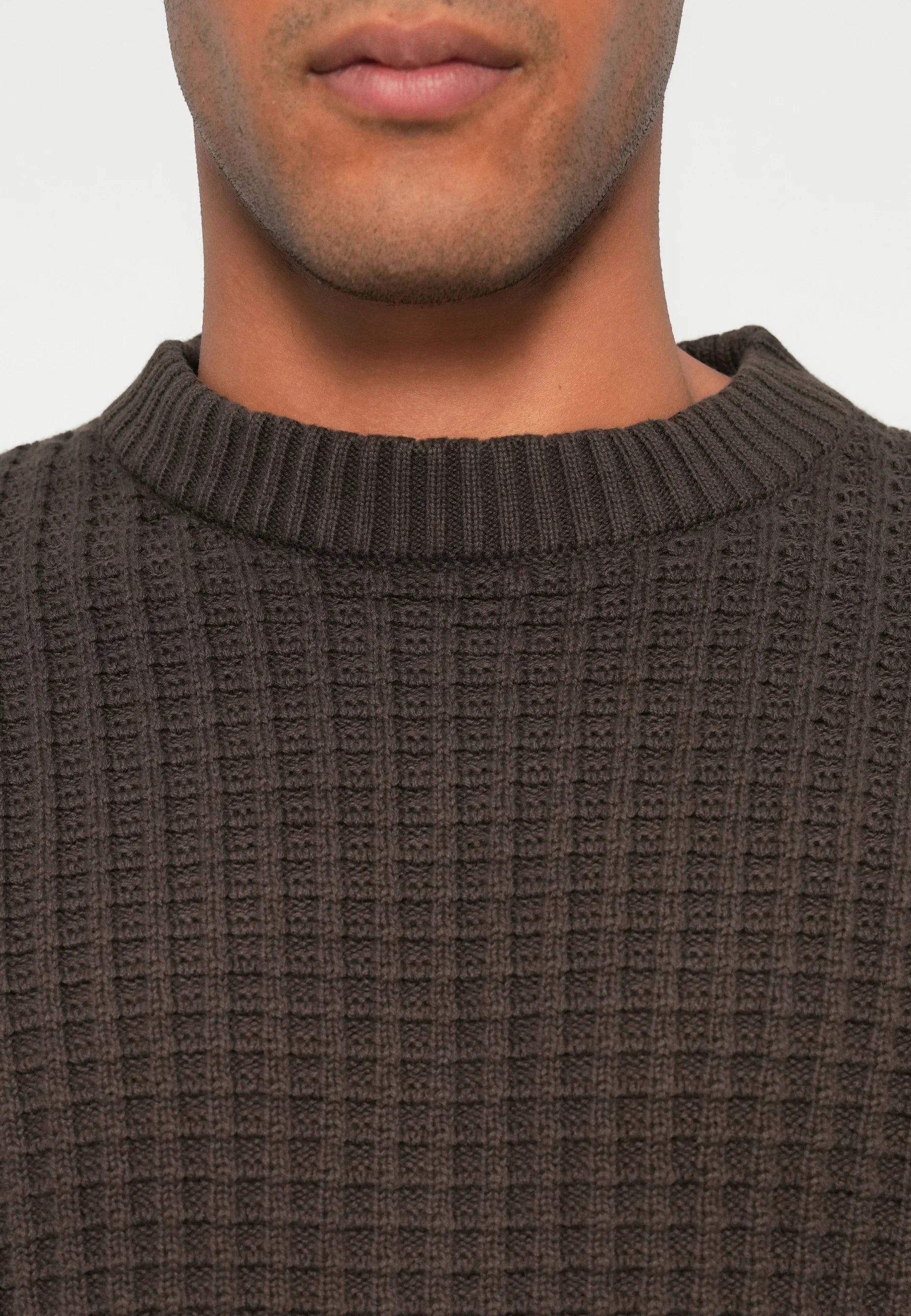 Suéter Masculino Gola Redonda Texturizado - Marrom