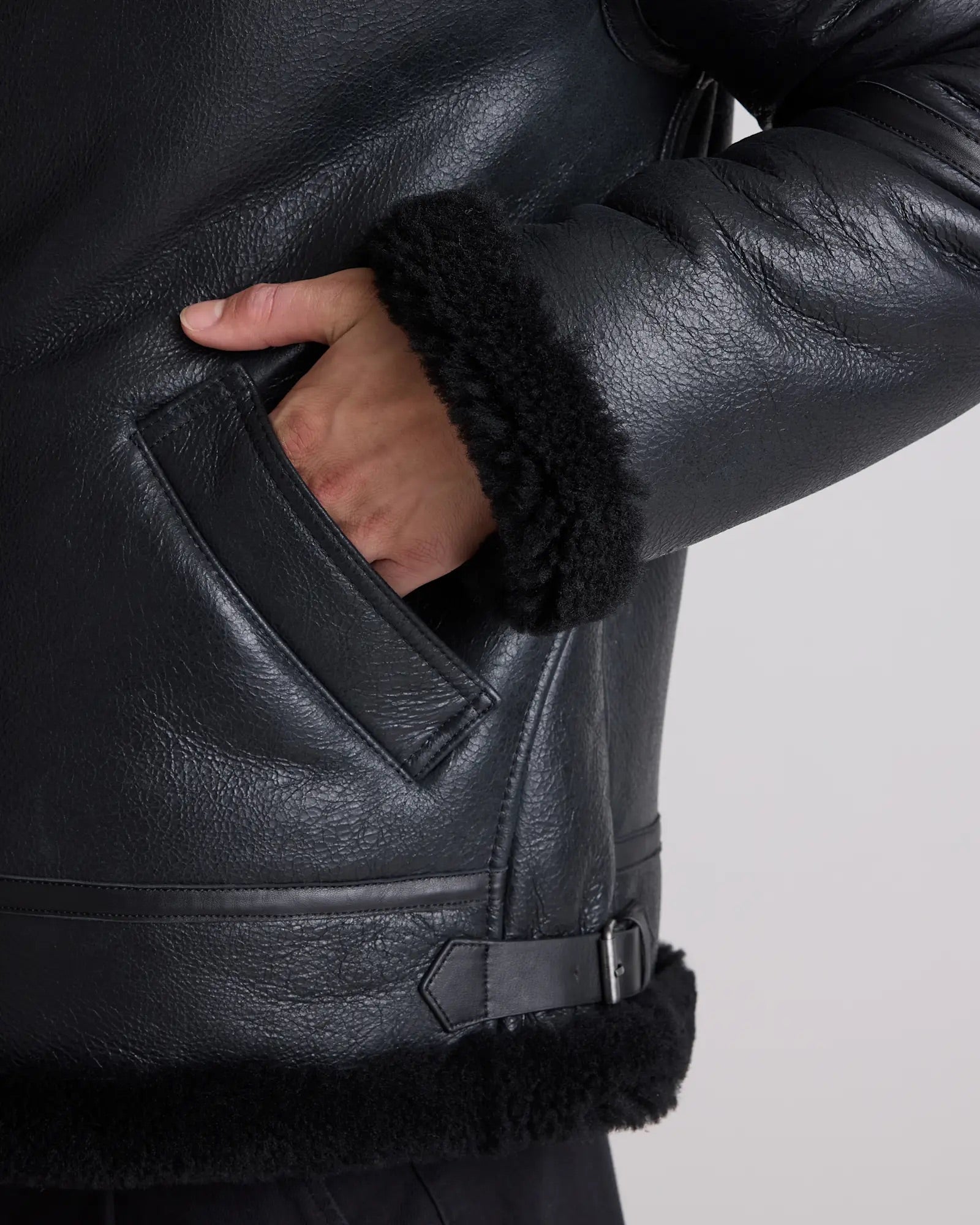 Jaqueta Bomber Masculina em Shearling 100% Natural - Preto