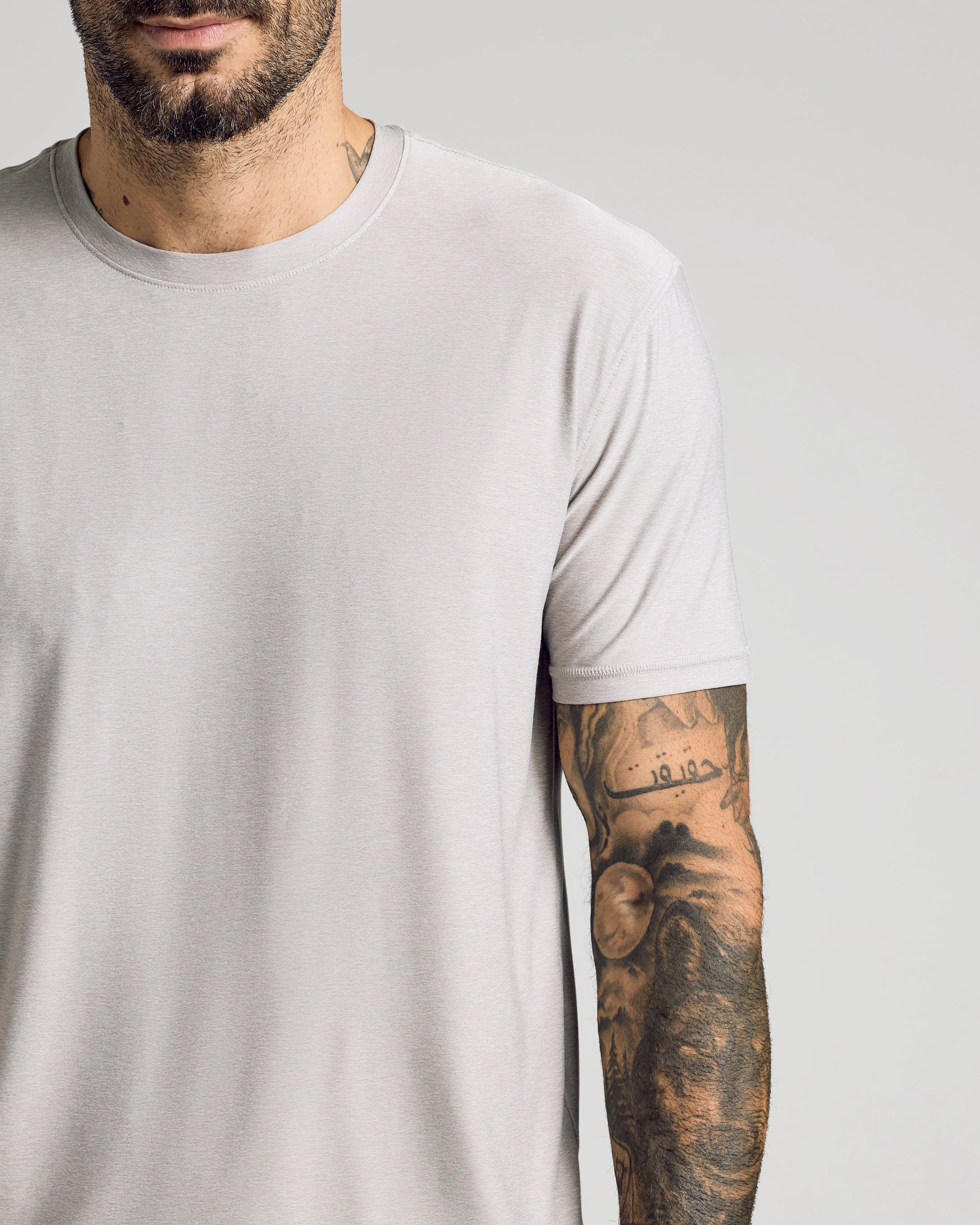 Camiseta Clássica Gola Redonda - Cinza