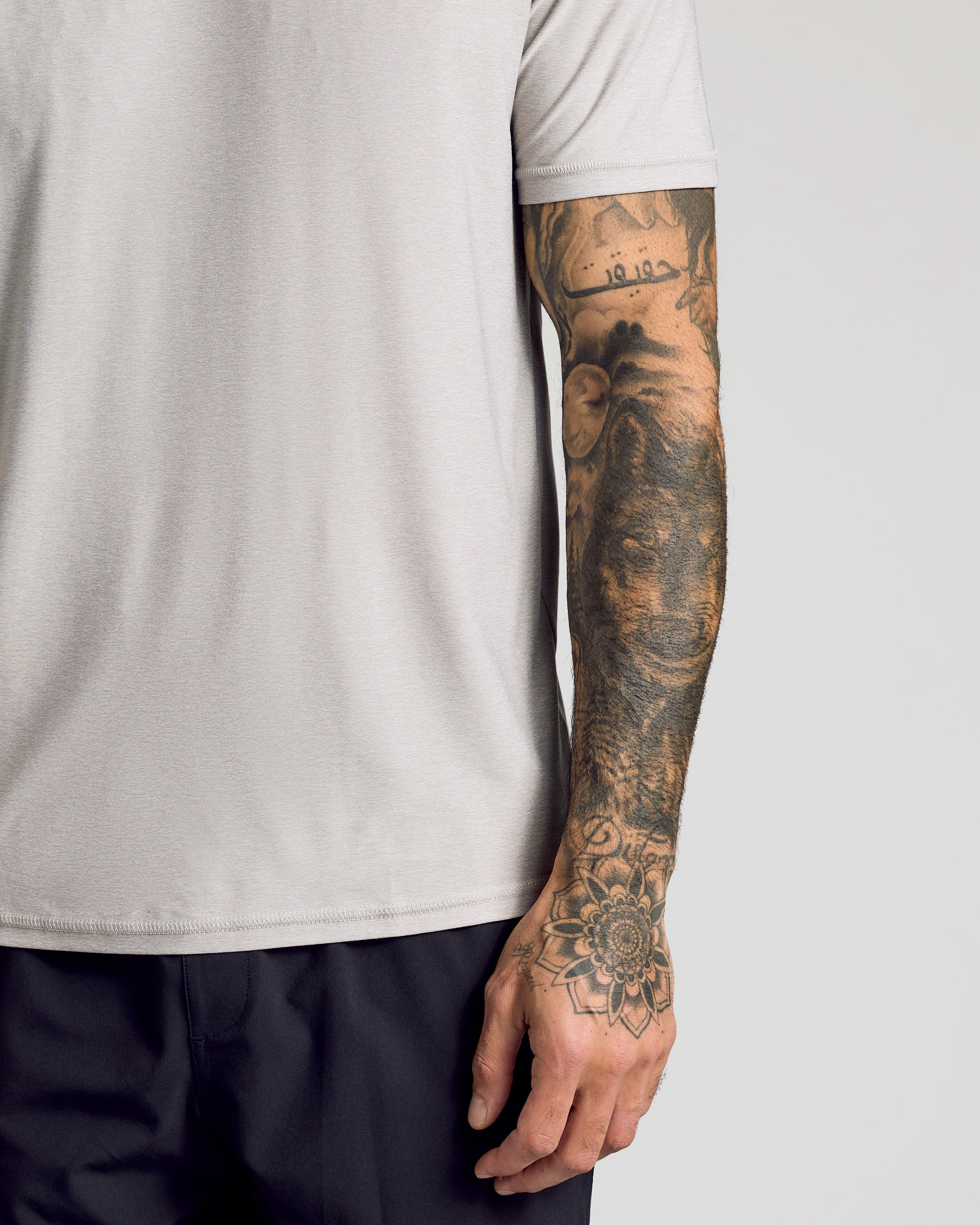 Camiseta Clássica Gola Redonda - Cinza