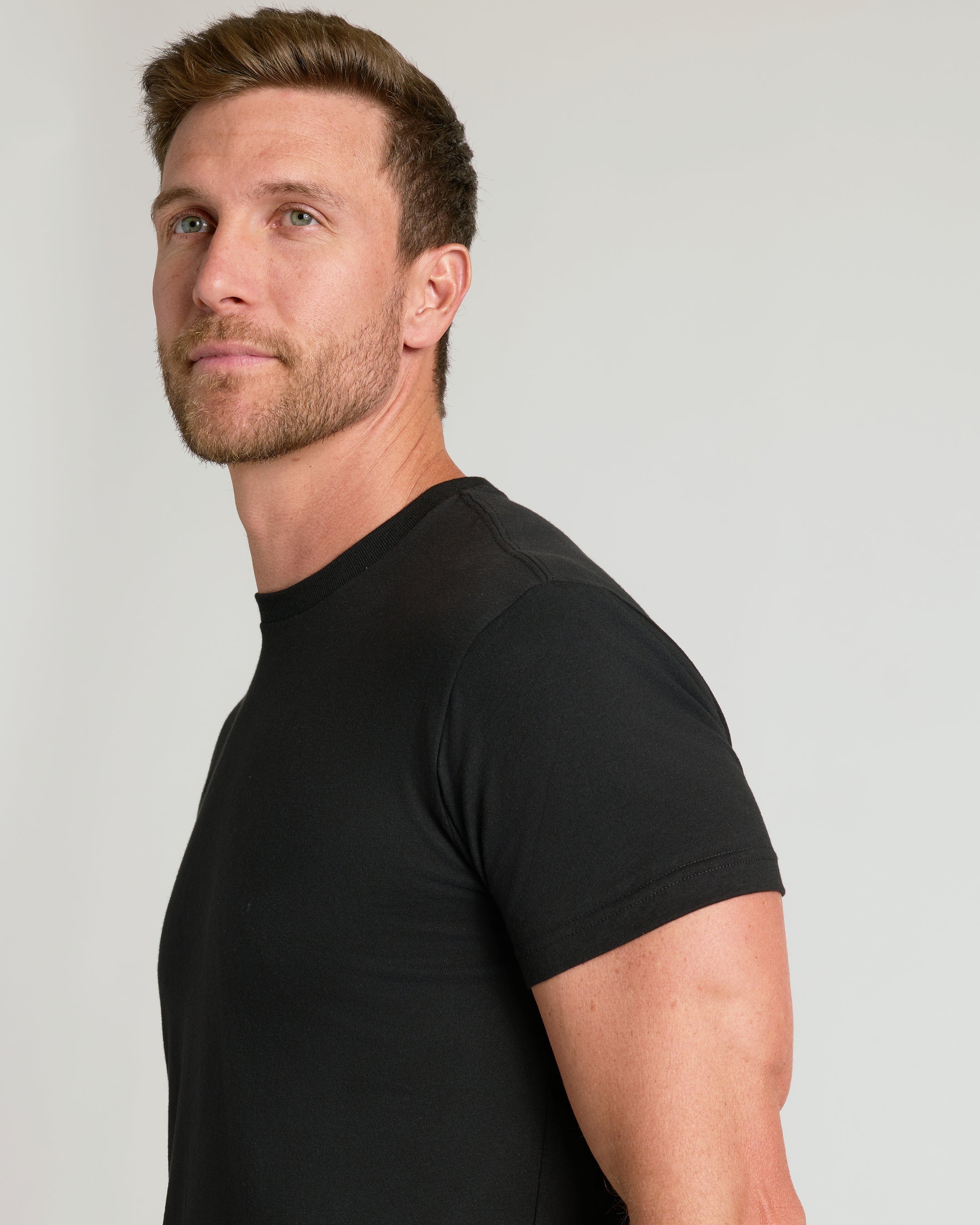 Kit com 3 Camisetas Gola Redonda - Preto