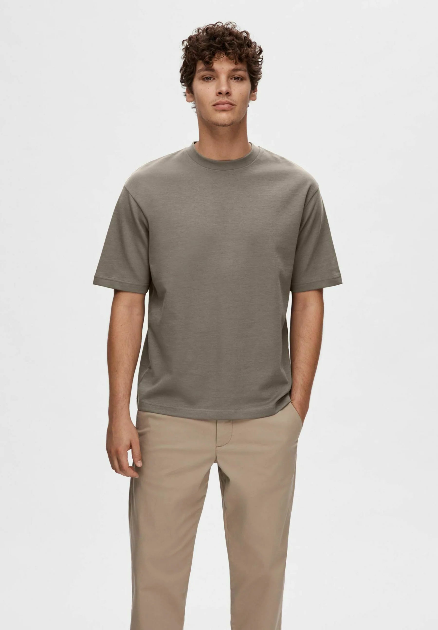 Camiseta Básica Masculina Oversized Gola Redonda - Marrom