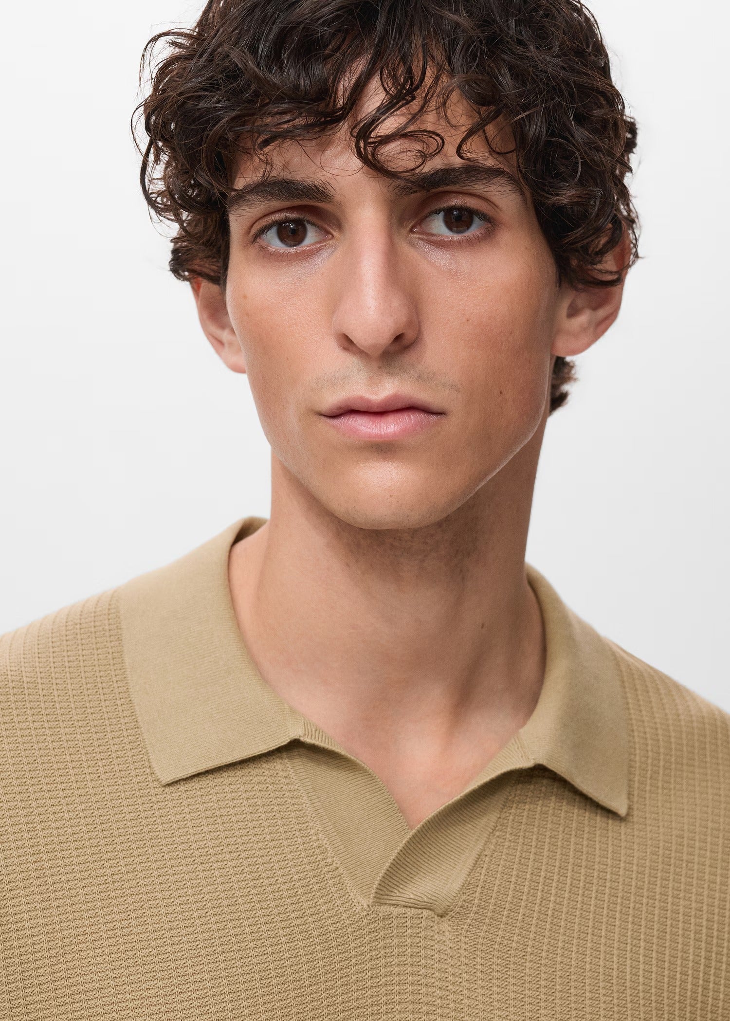 Camisa Polo em Tricô Texturizado - Bege