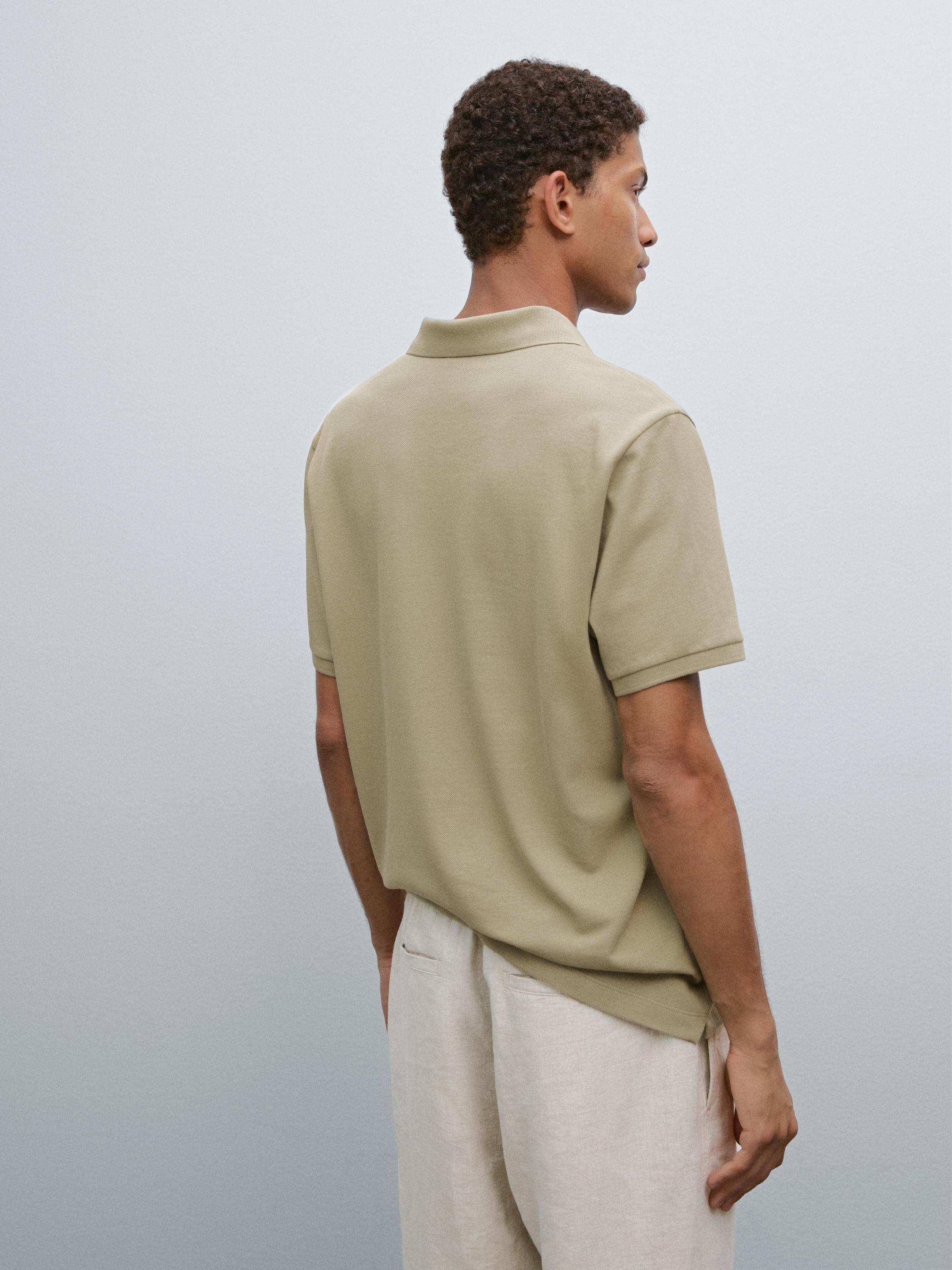 Camisa Polo com Microestrutura em Piquê