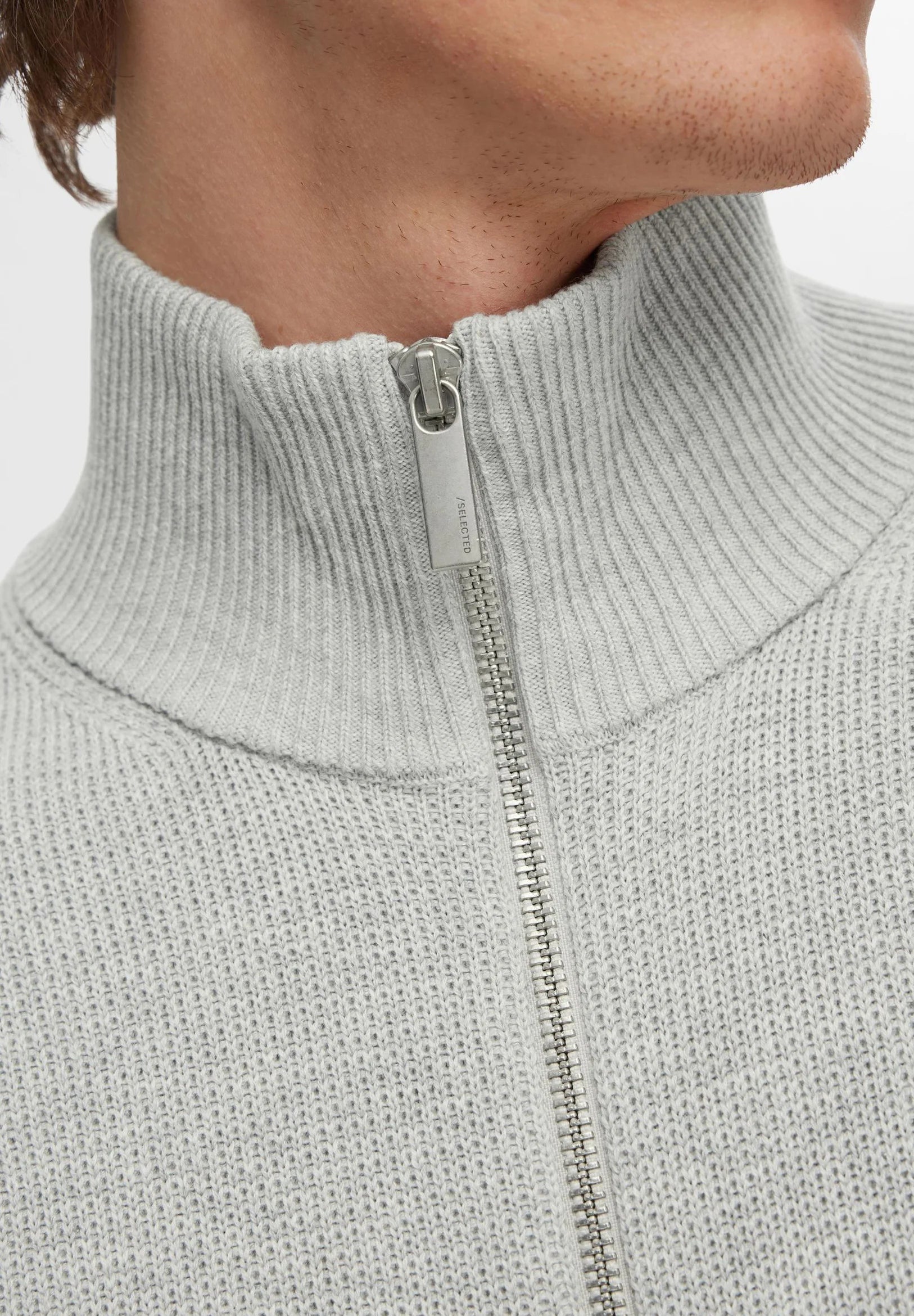 Cardigan Comfort com Gola Alta e Zíper - Cinza