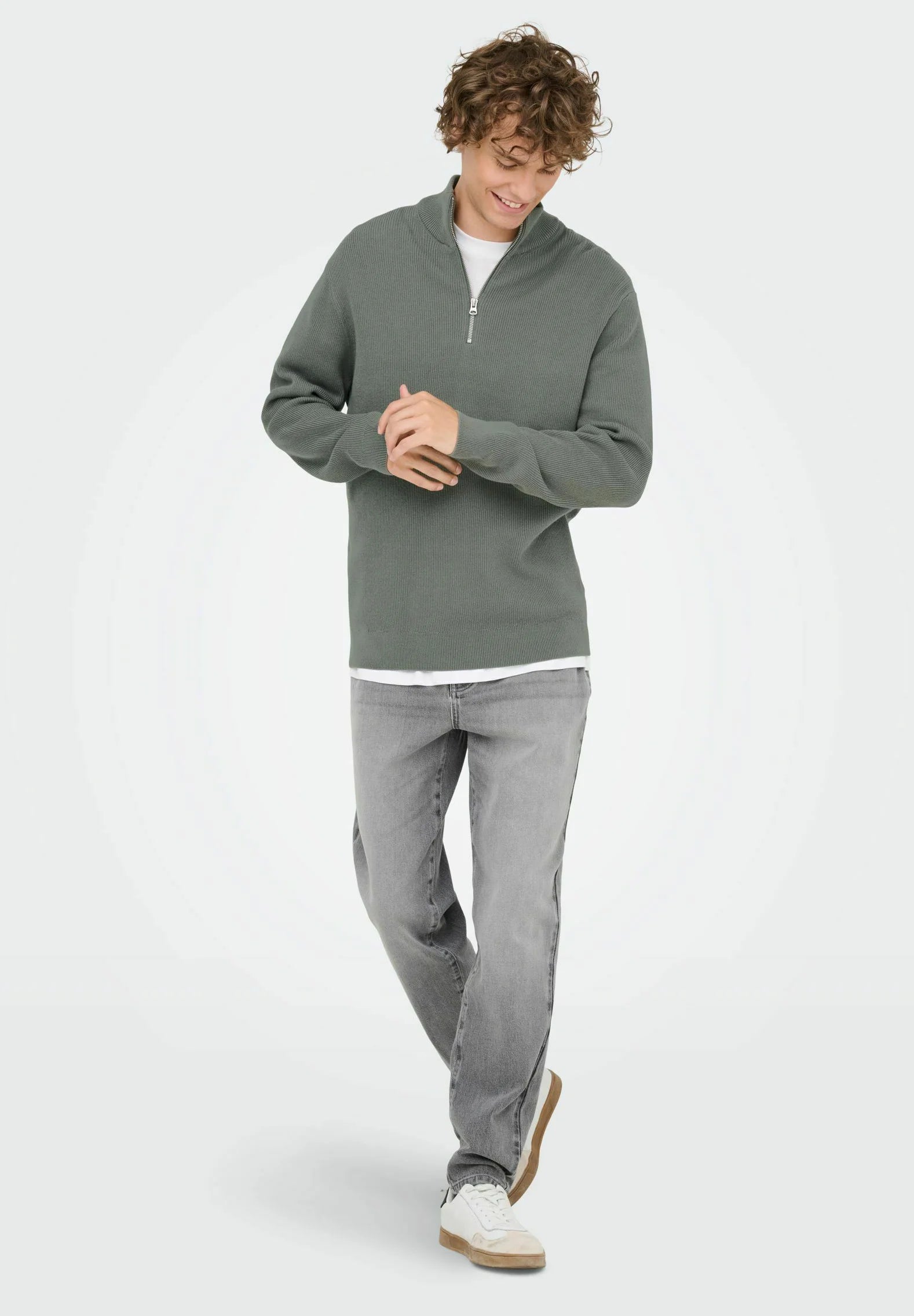 Suéter Comfort Texturizada com Gola Alta e Zíper - Verde Musgo