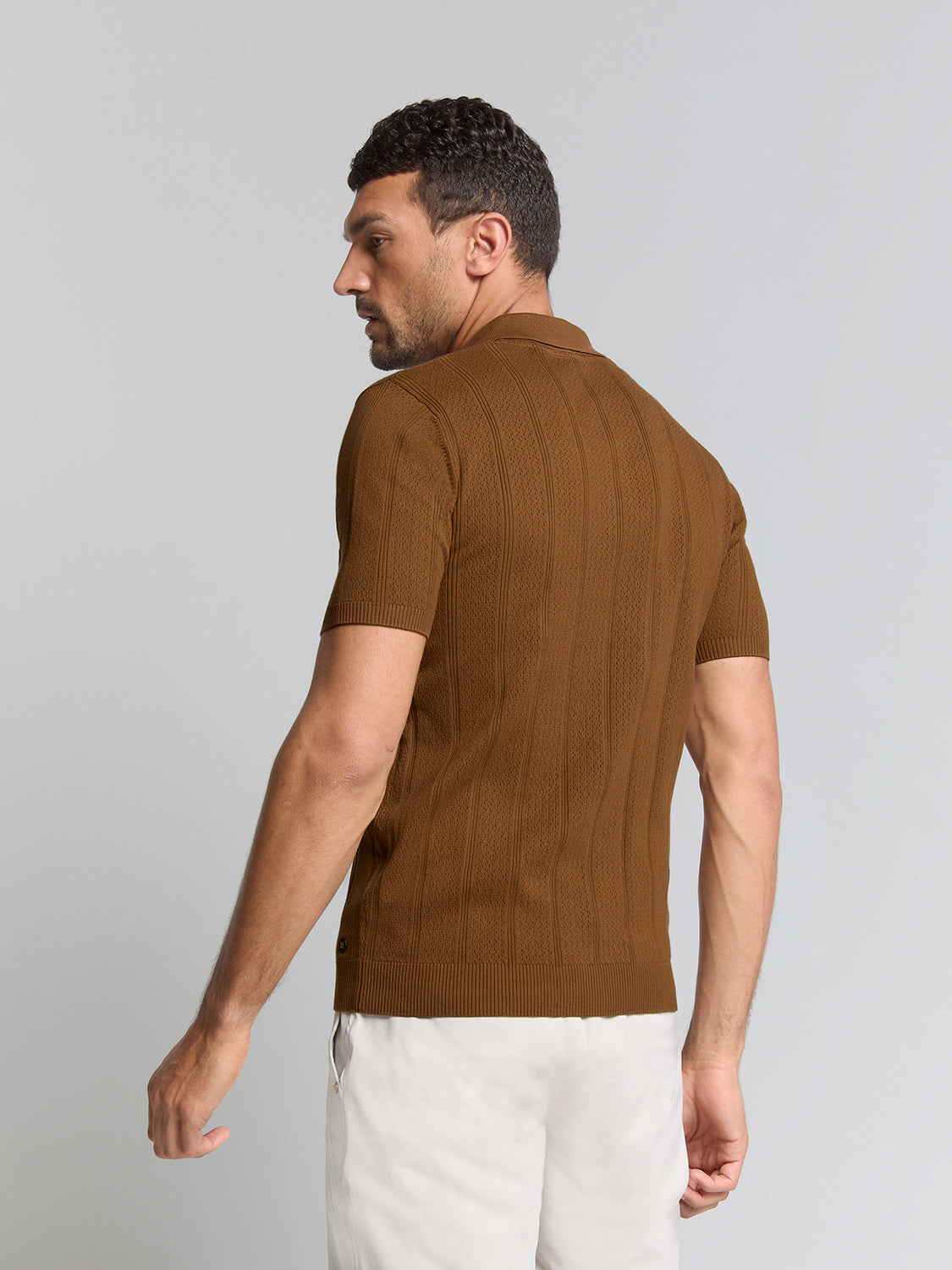 Camisa Gola Polo e Textura - Marrom