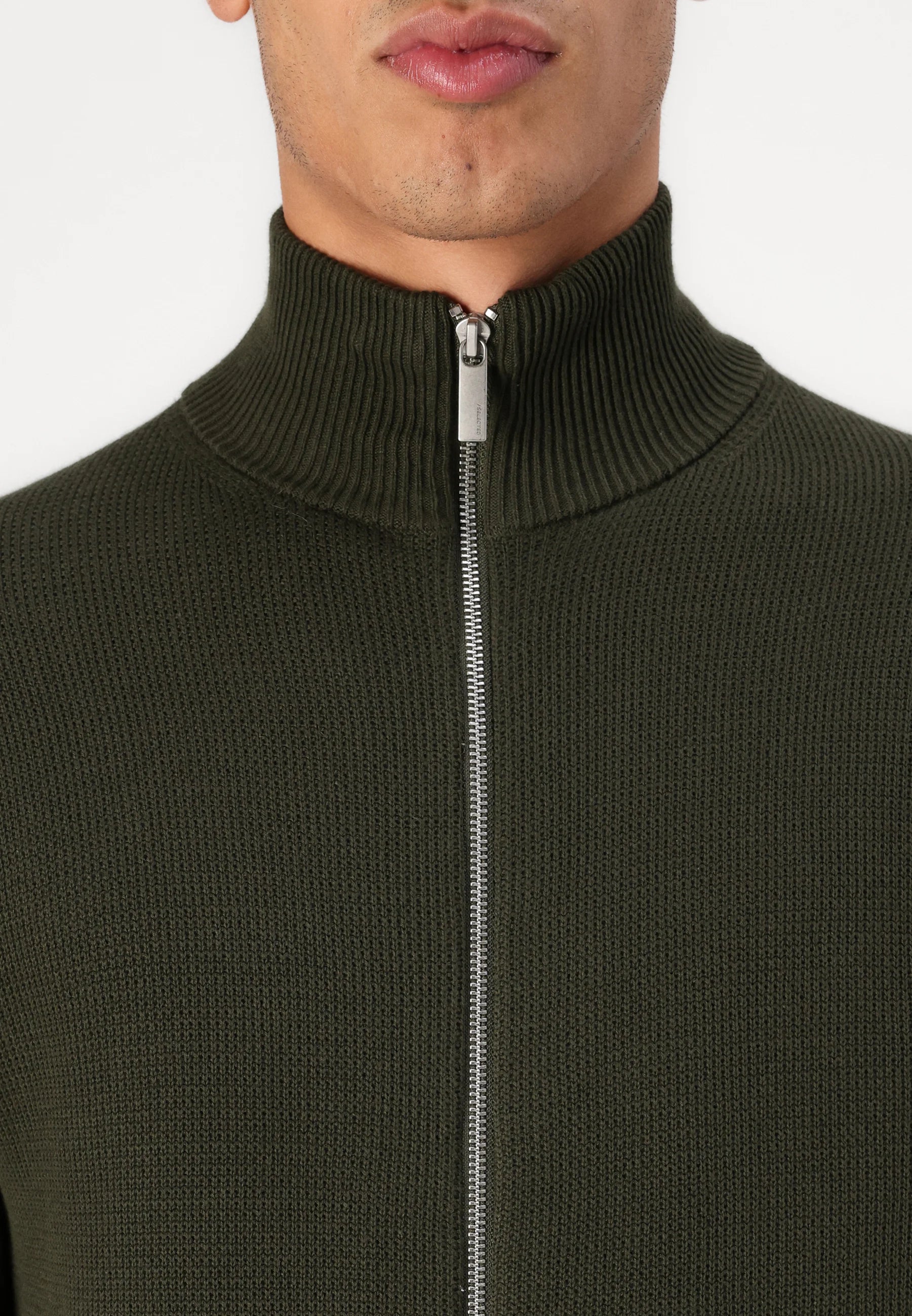Cardigan Comfort com Gola Alta e Zíper - Verde Militar