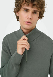 Suéter Comfort Texturizada com Gola Alta e Zíper - Verde Musgo