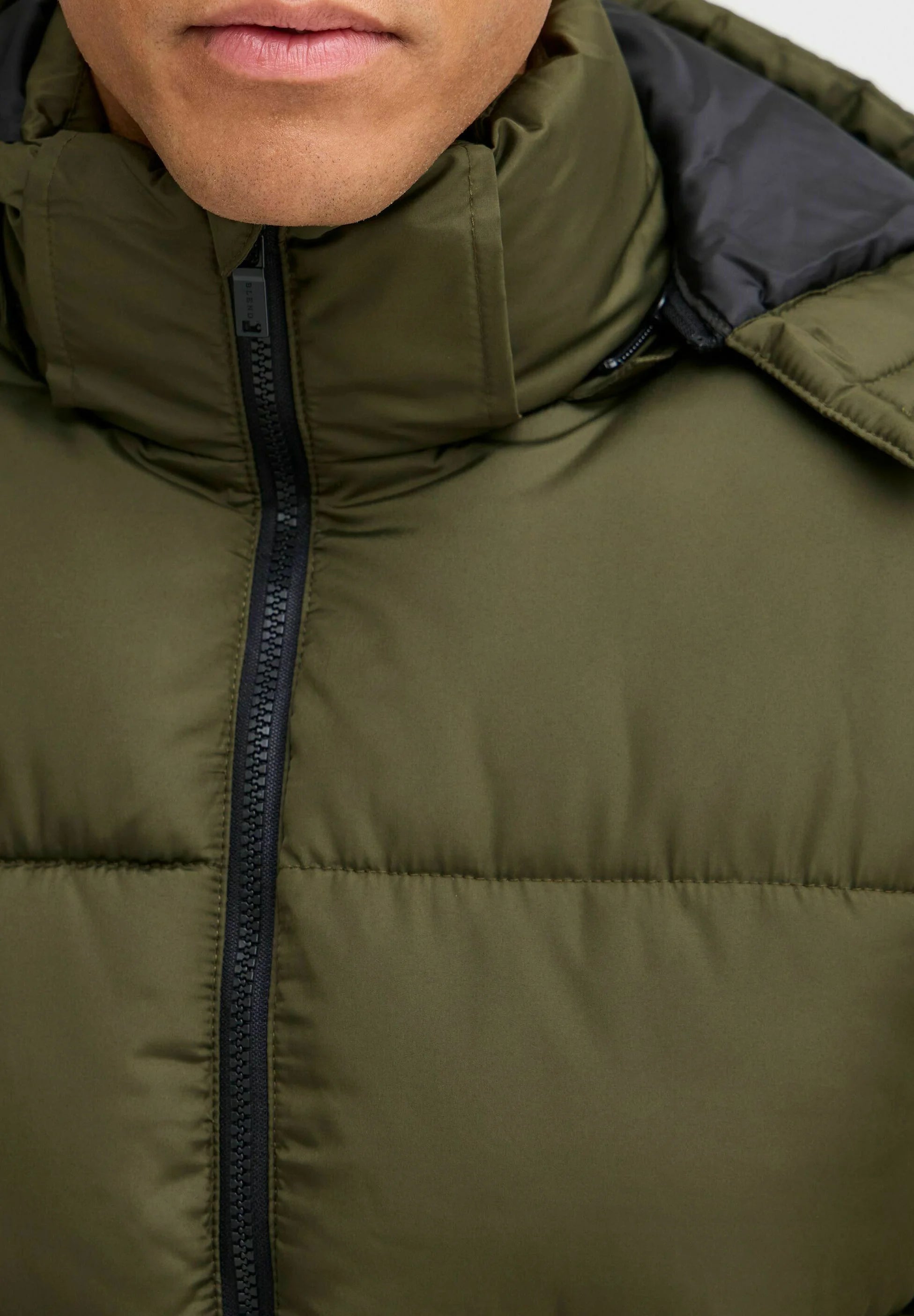 Jaqueta Puffer Ultraleve com Capuz - Verde Militar