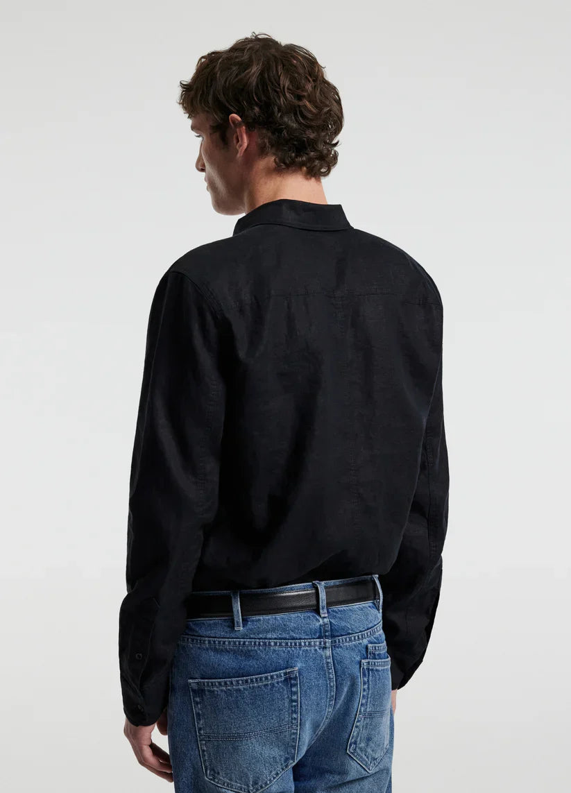 Camisa Clássica de Linho com Bolso Frontal