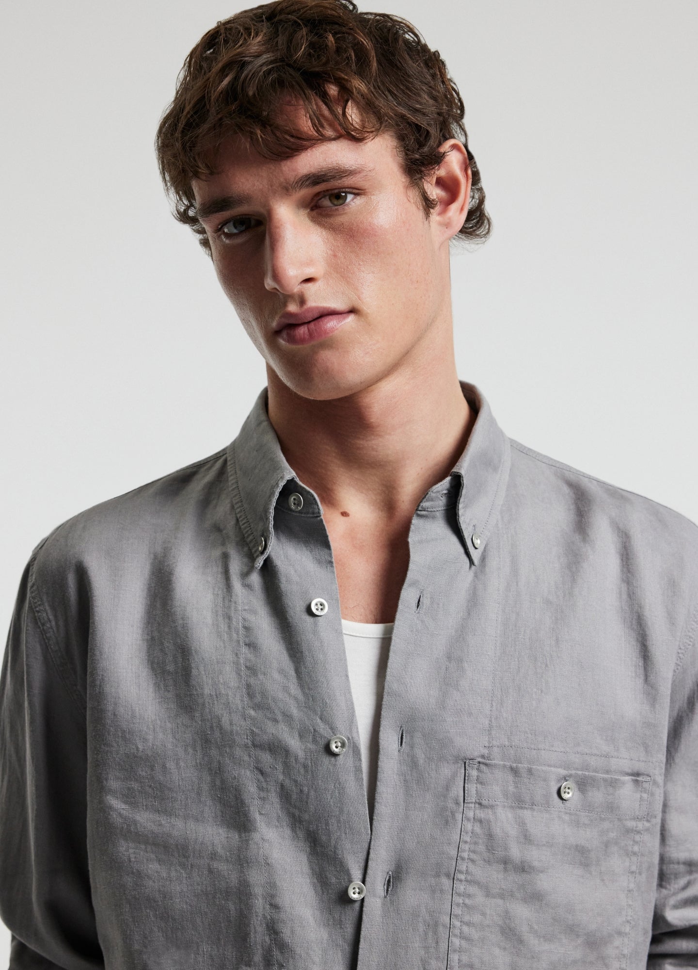 Camisa Clássica de Linho com Bolso Frontal