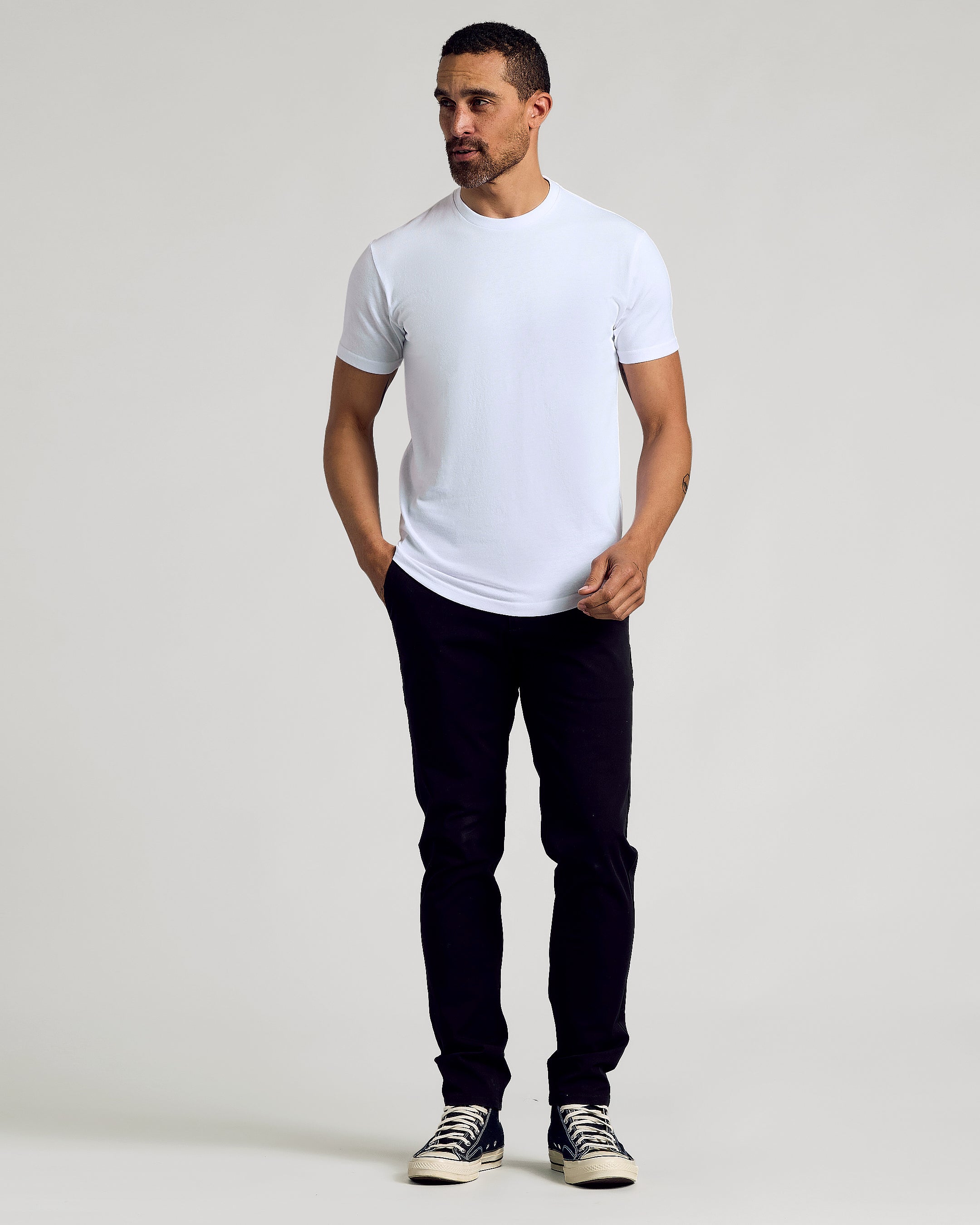 Kit com 6 Camisetas Gola Redonda com Barra Curva - Branco