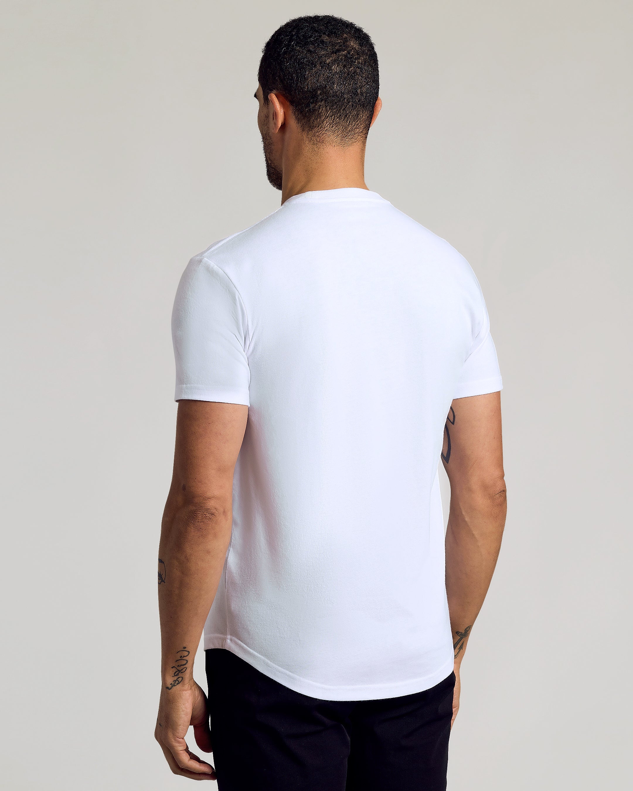 Kit com 6 Camisetas Gola Redonda com Barra Curva - Branco