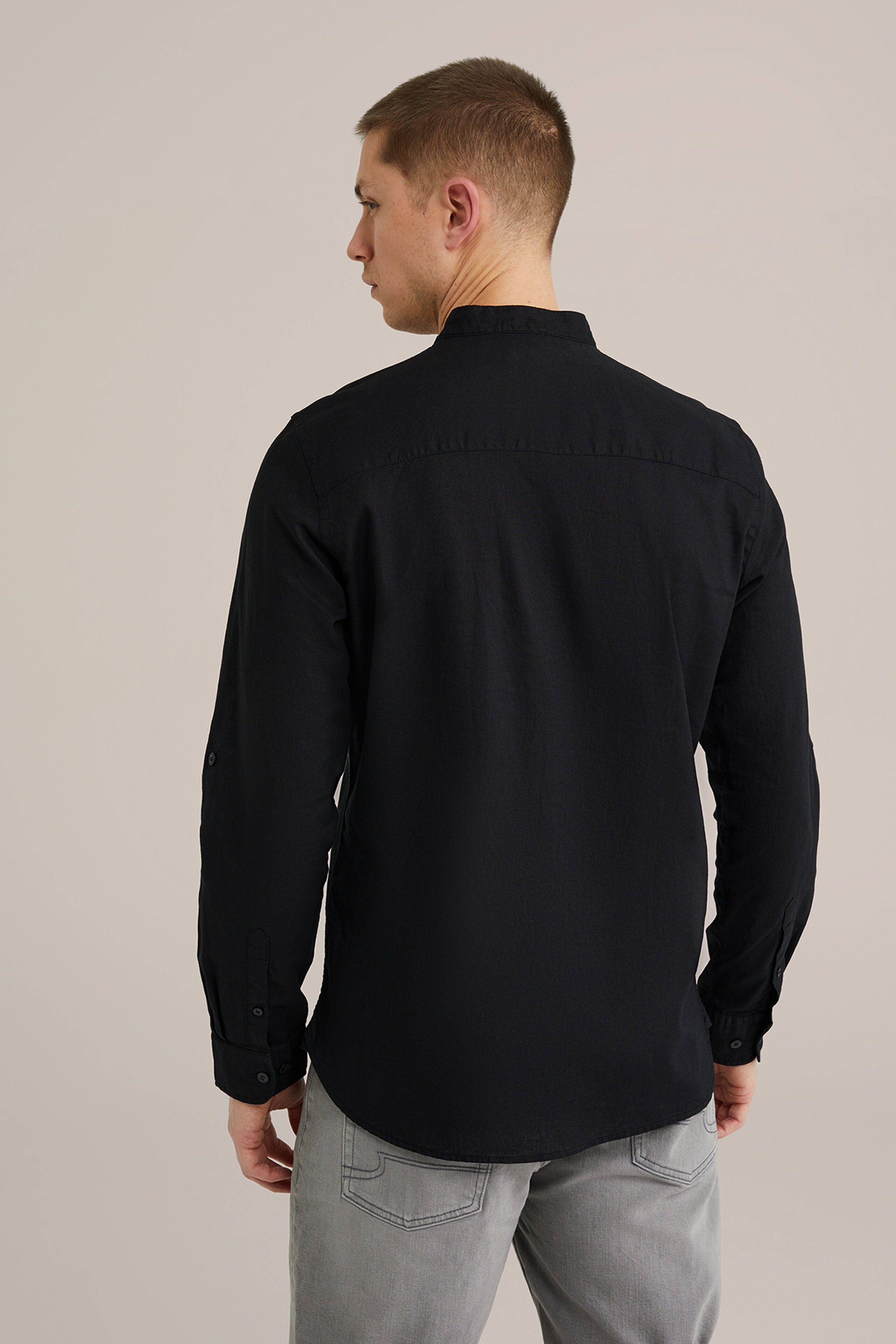 Camisa Regular Fit em Linho Misto com Gola Mao - Preto