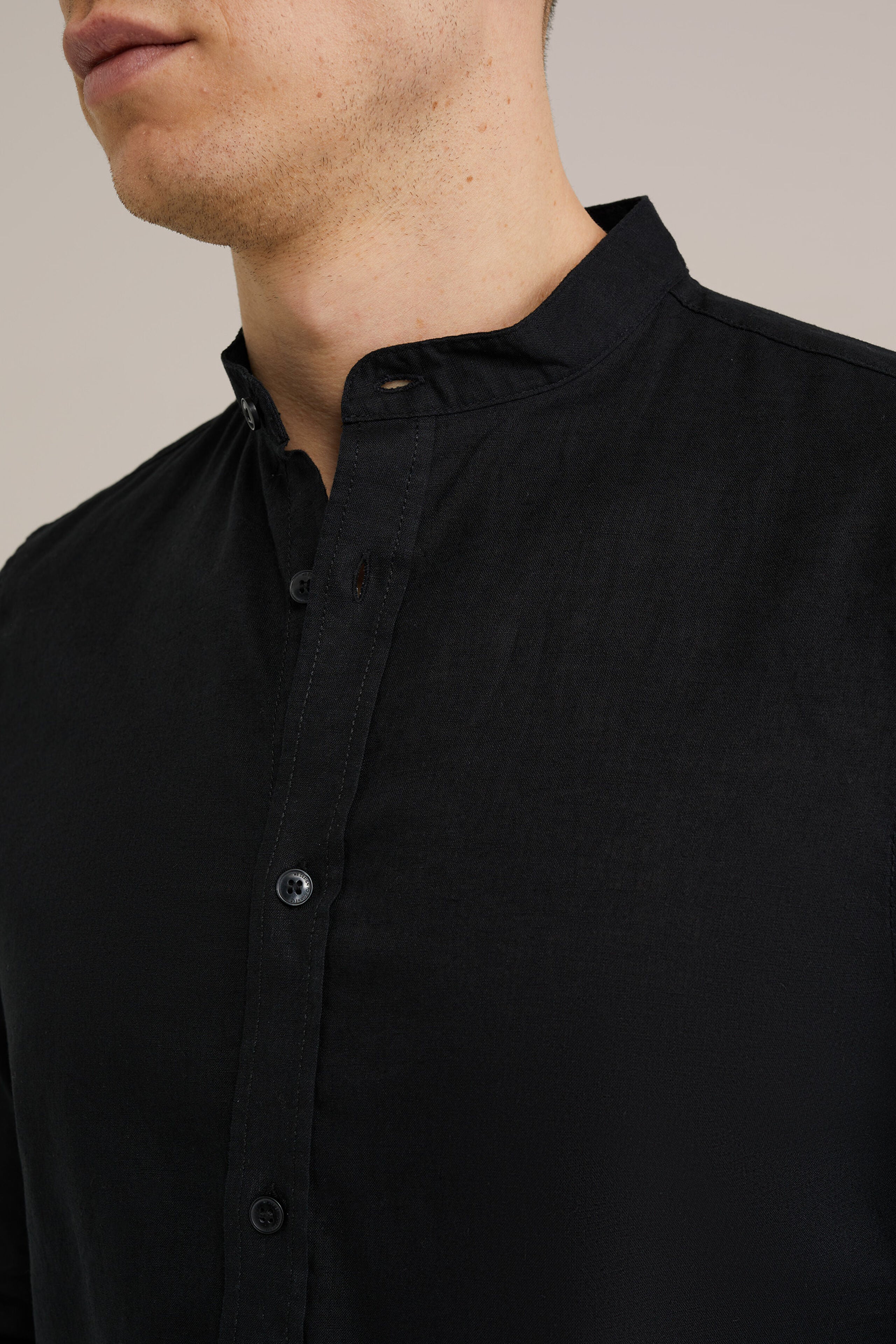Camisa Regular Fit em Linho Misto com Gola Mao - Preto