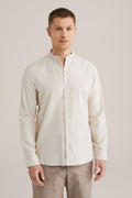 Camisa Regular Fit em Linho Misto com Gola Mao - Bege