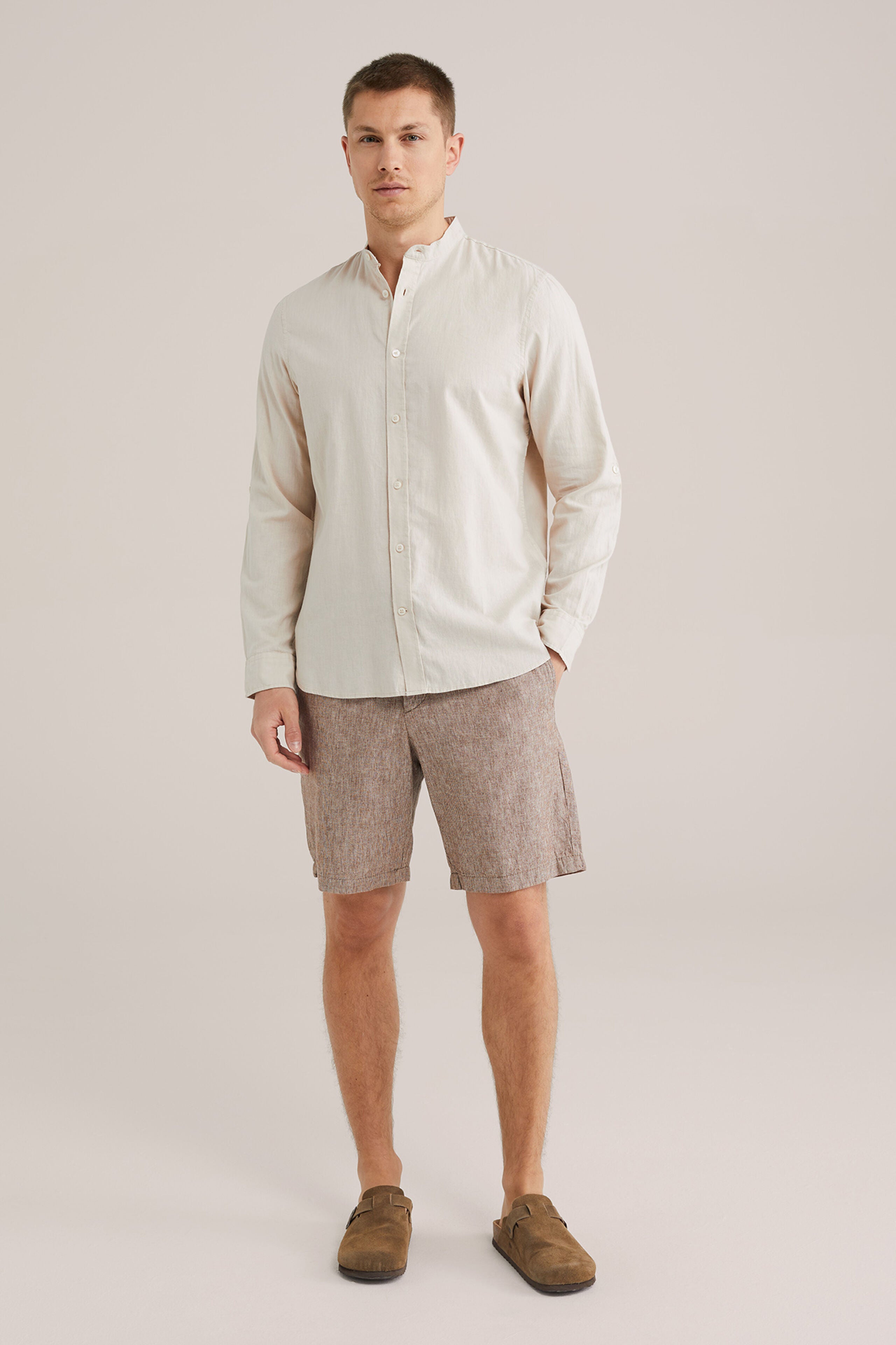 Camisa Regular Fit em Linho Misto com Gola Mao - Bege