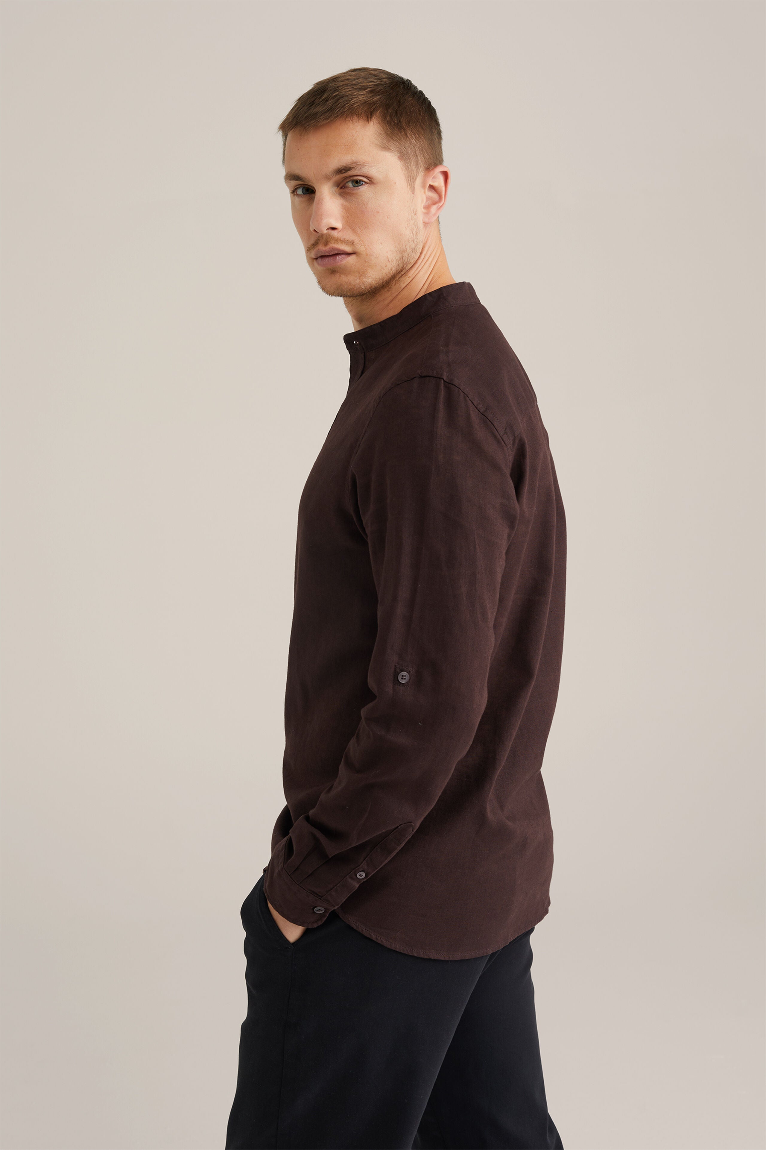 Camisa Regular Fit em Linho Misto com Gola Mao - Marrom