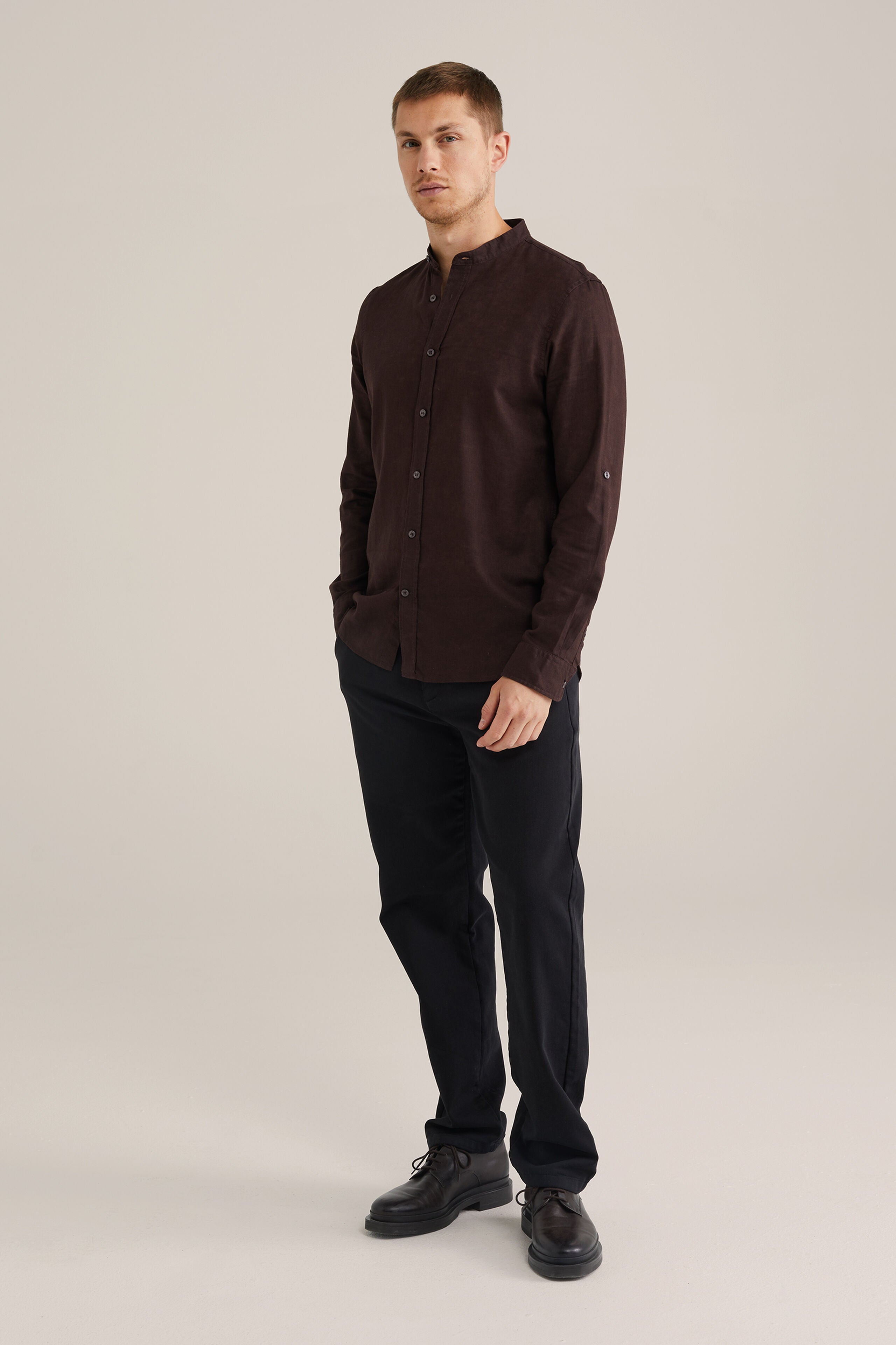 Camisa Regular Fit em Linho Misto com Gola Mao - Marrom