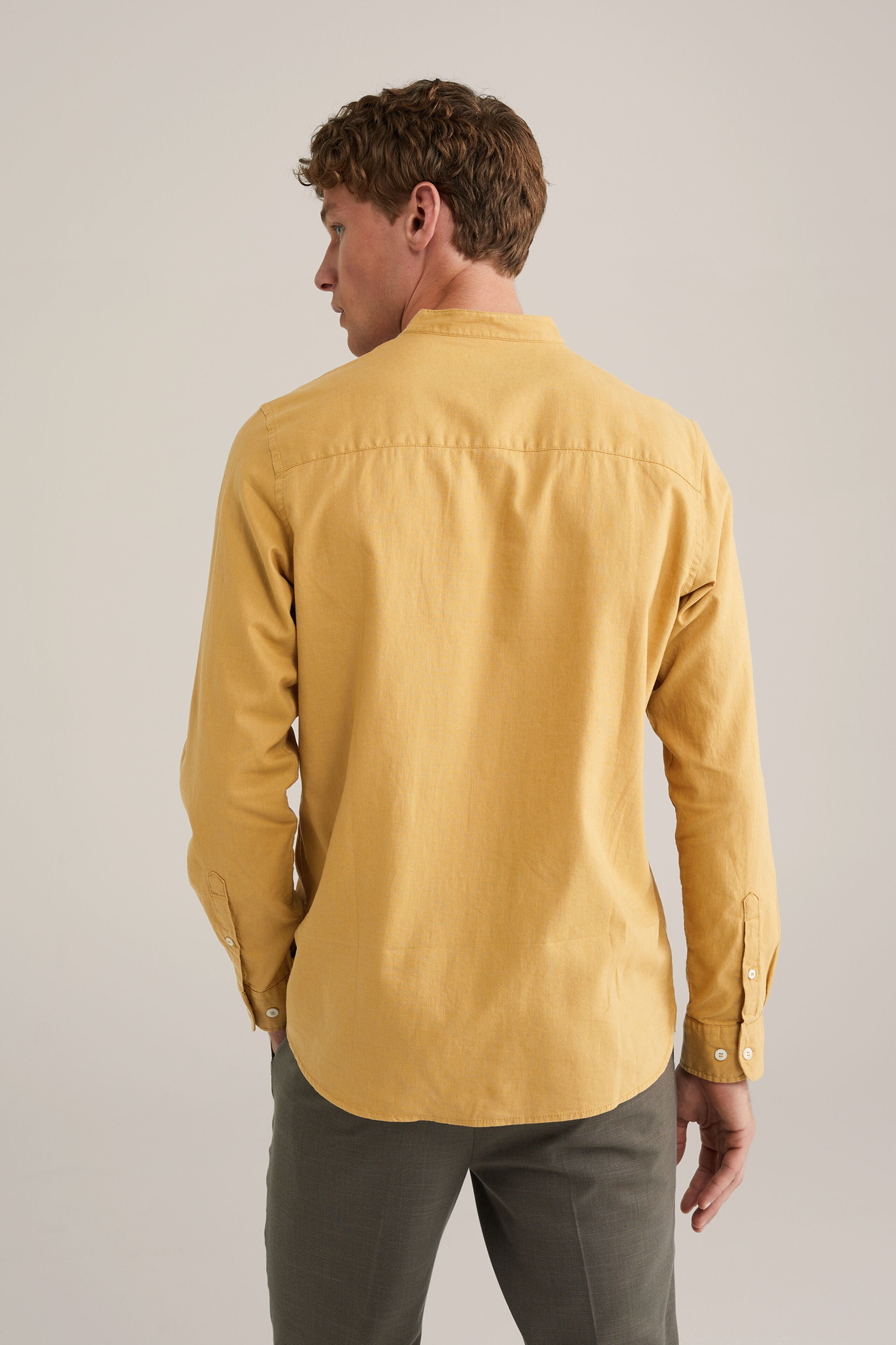 Camisa Regular Fit em Linho Misto com Gola Mao - Amarelo