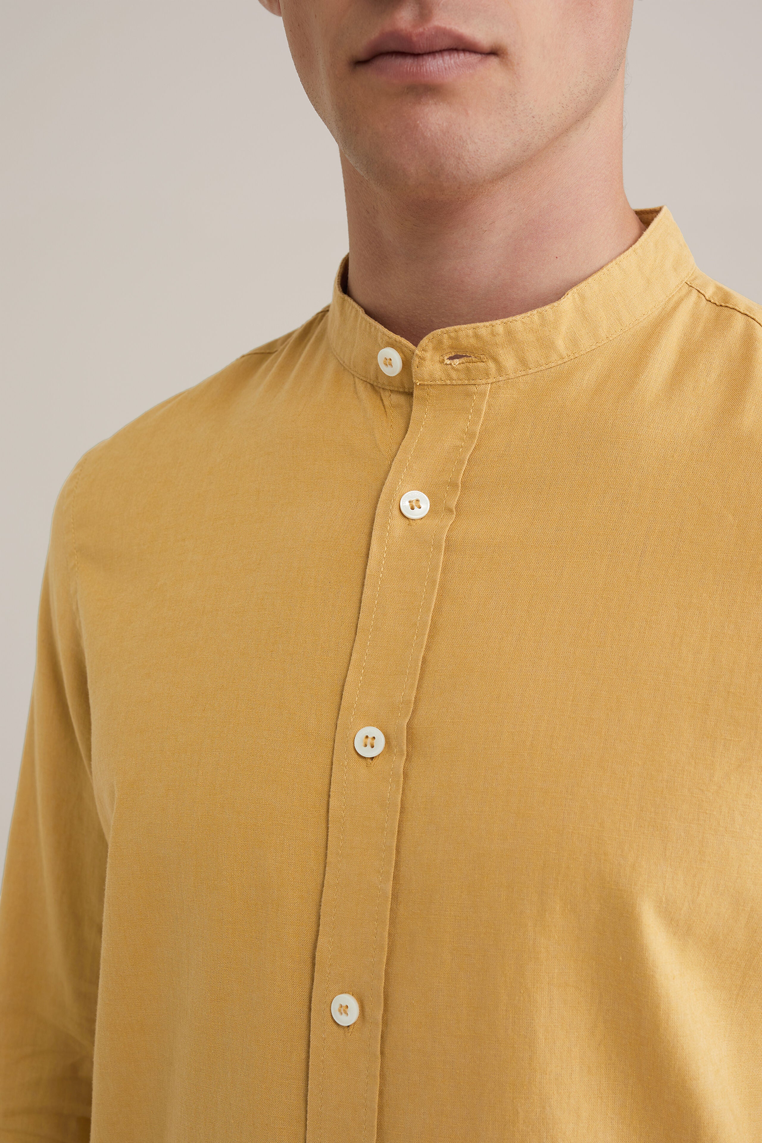 Camisa Regular Fit em Linho Misto com Gola Mao - Amarelo