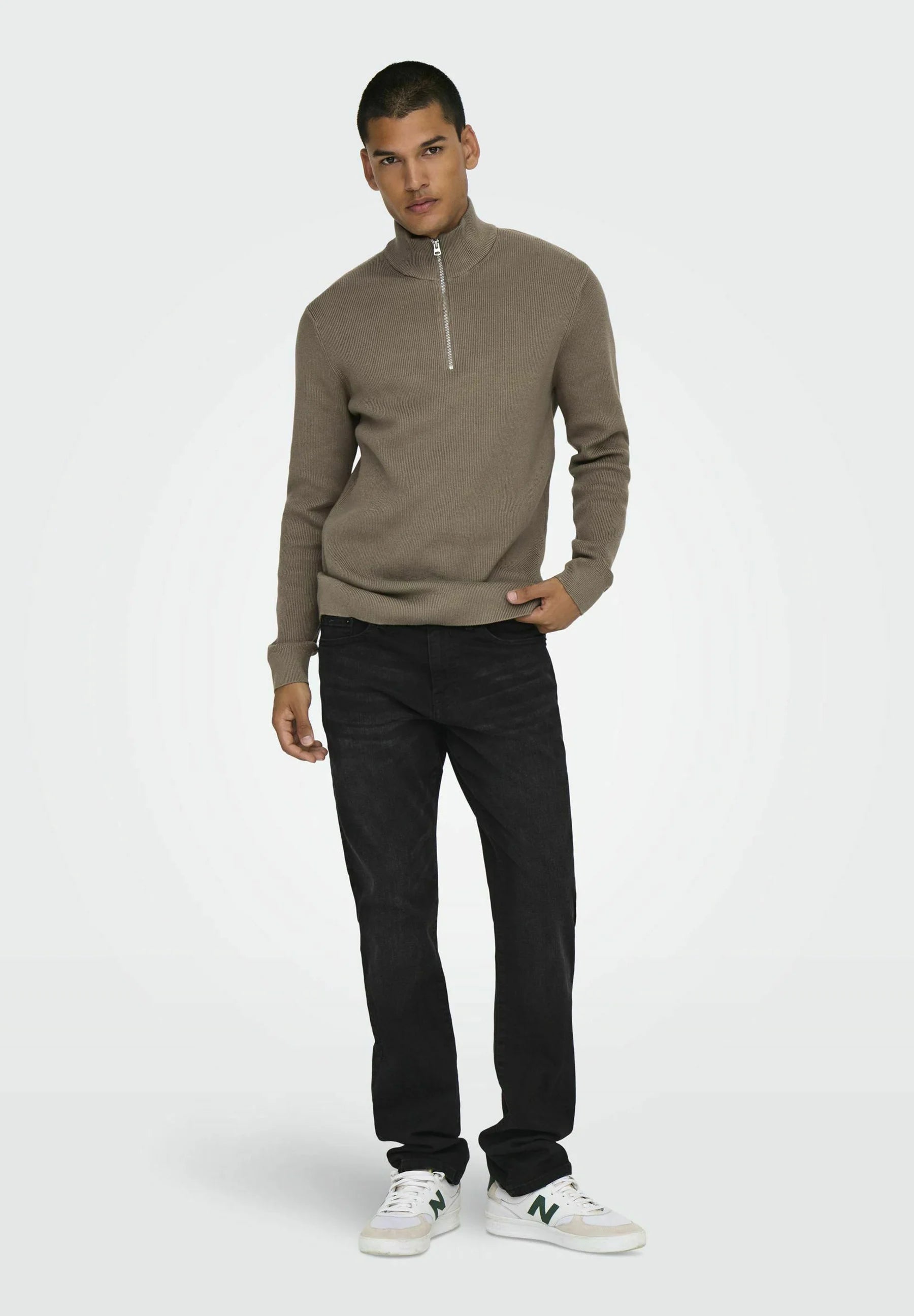 Suéter Comfort Texturizada com Gola Alta e Zíper - Taupe