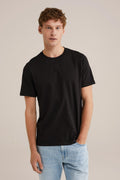 Camiseta Básica de Corte Regular - Preto