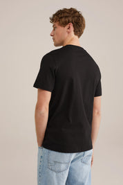 Camiseta Básica de Corte Regular - Preto