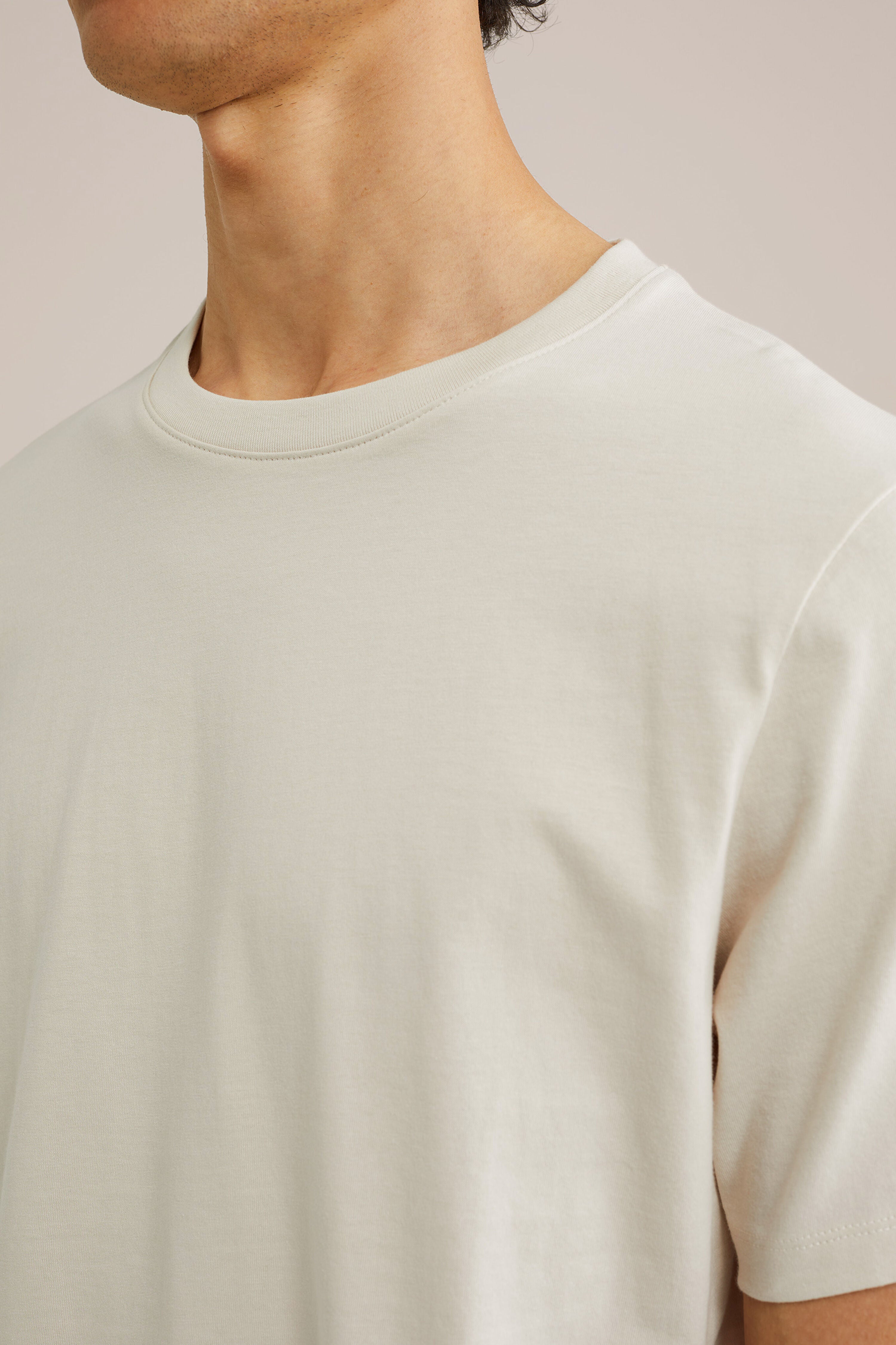 Camiseta Básica de Corte Regular - Off white