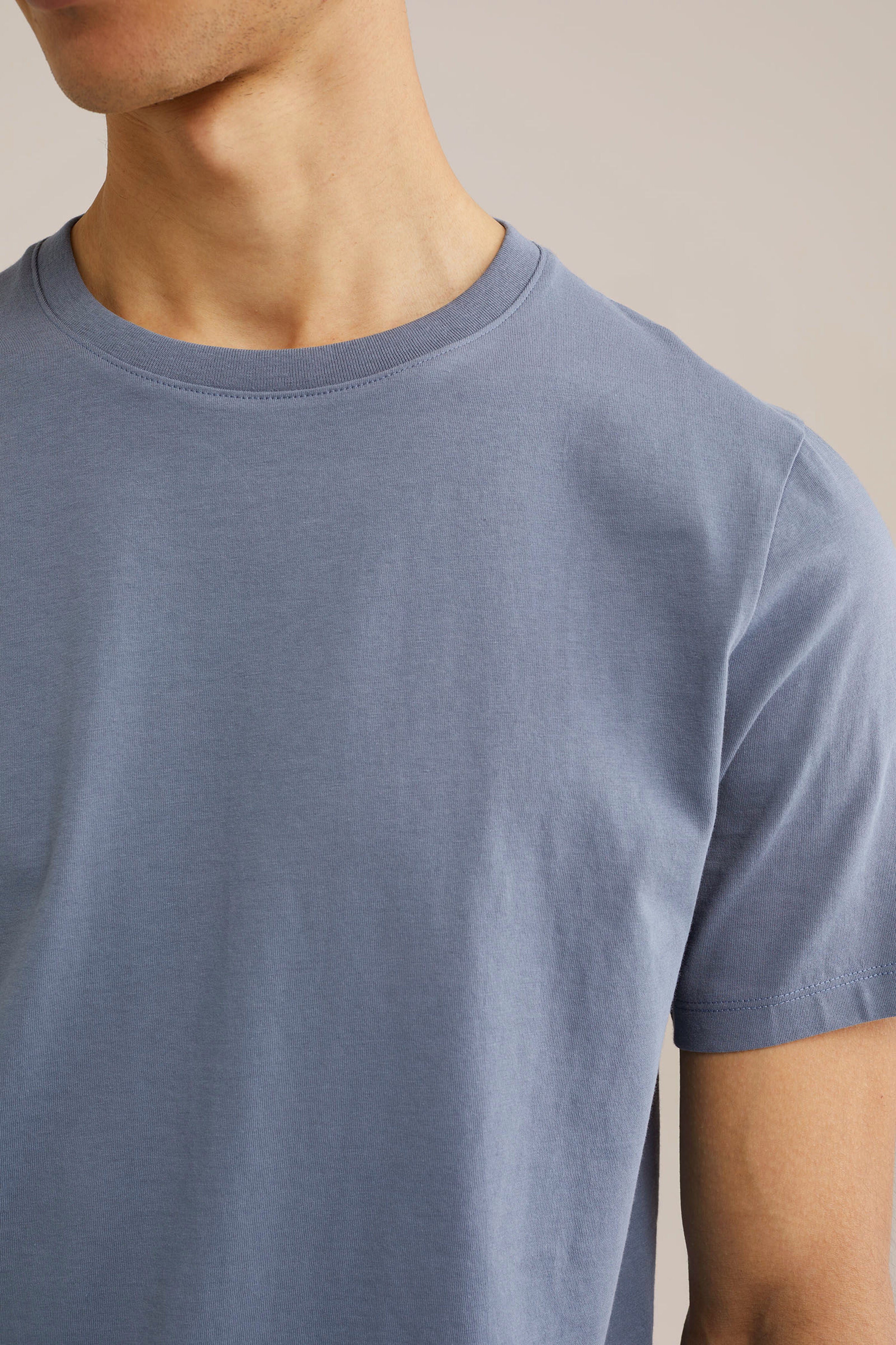 Camiseta Básica de Corte Regular - Azul claro