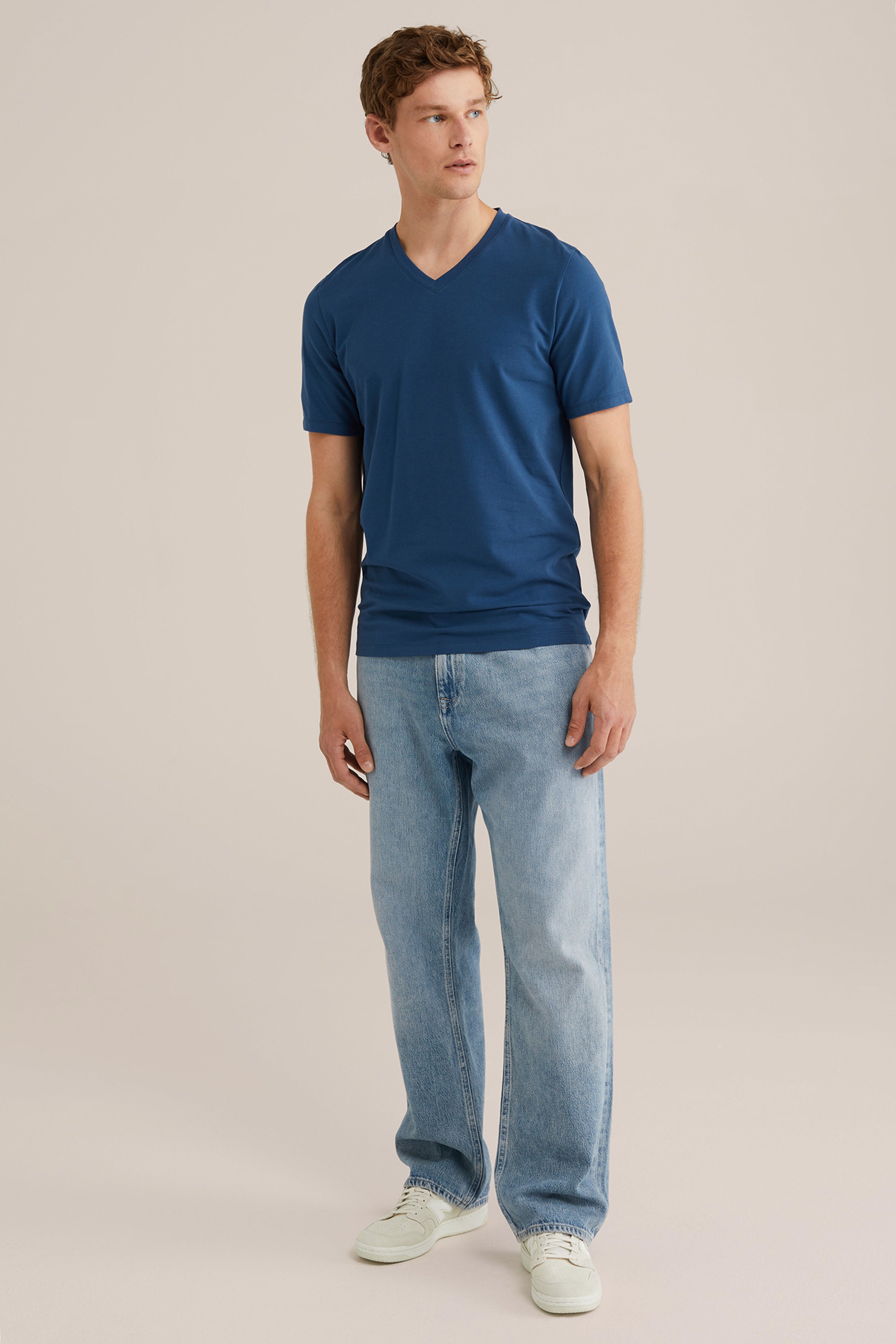 Camiseta Básica de Corte Regular com Gola V - Azul