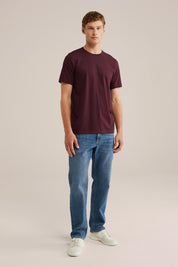 Camiseta Básica de Corte Regular - Vinho