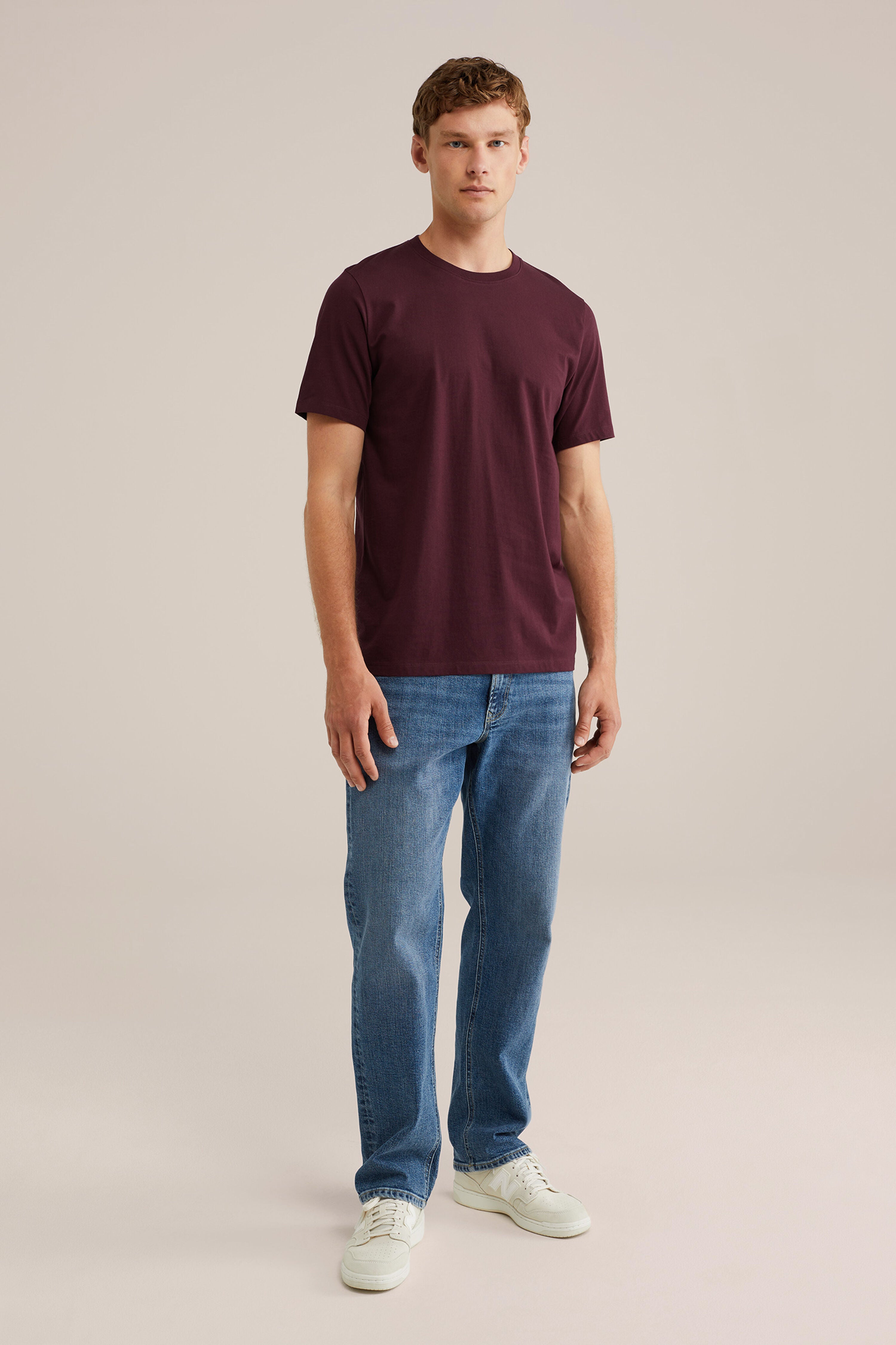 Camiseta Básica de Corte Regular - Vinho