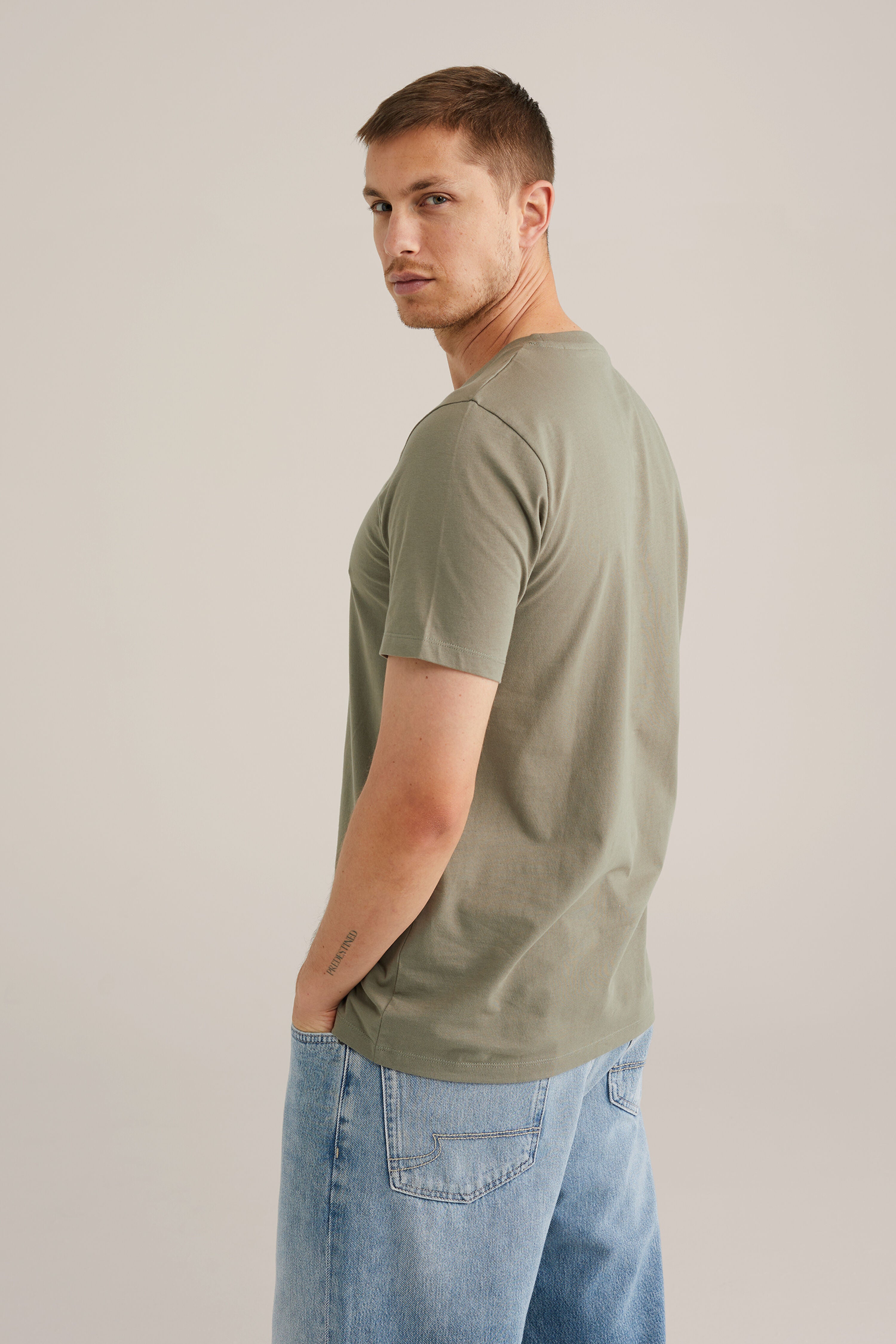 Camiseta Básica de Corte Regular - Verde oliva