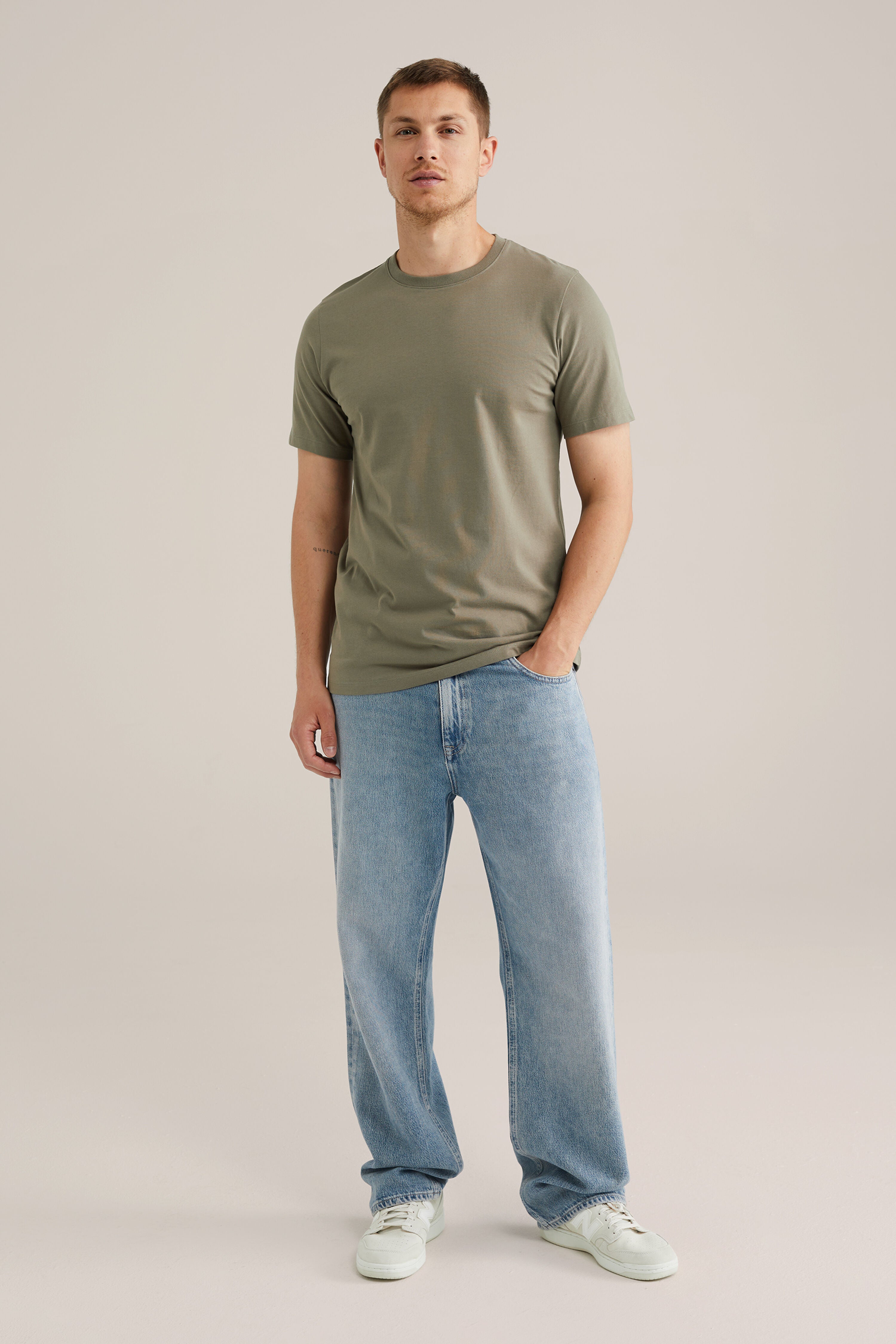 Camiseta Básica de Corte Regular - Verde oliva