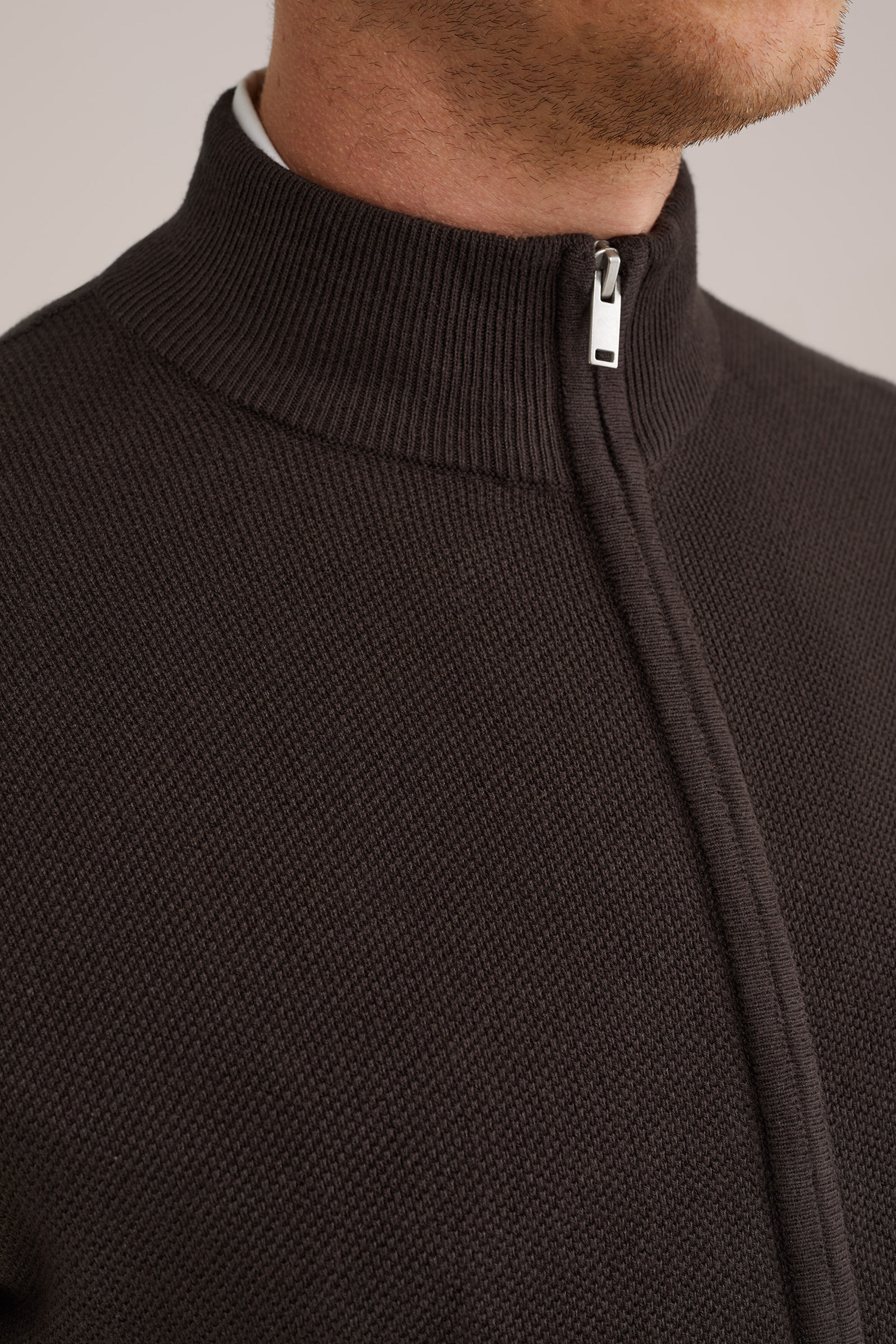 Suéter de Malha Fina com Corte Regular - Marrom