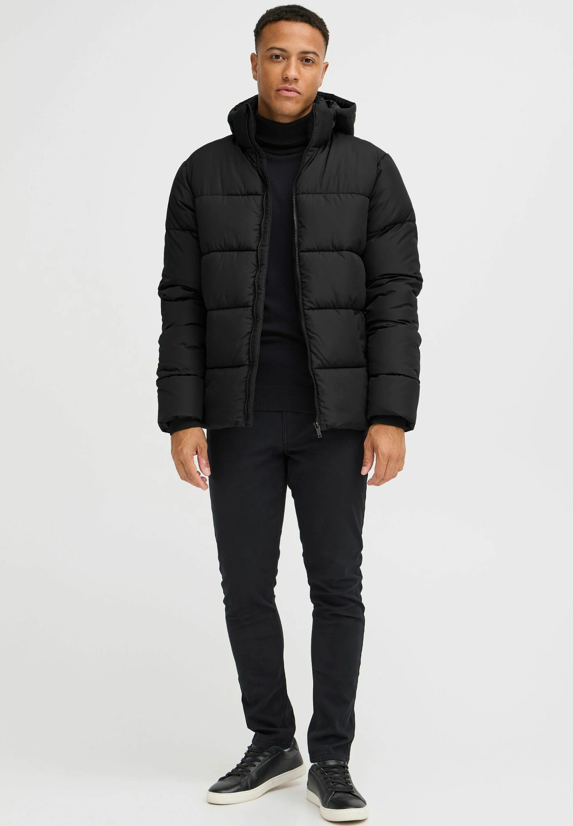 Jaqueta Puffer Ultraleve com Capuz - Preto