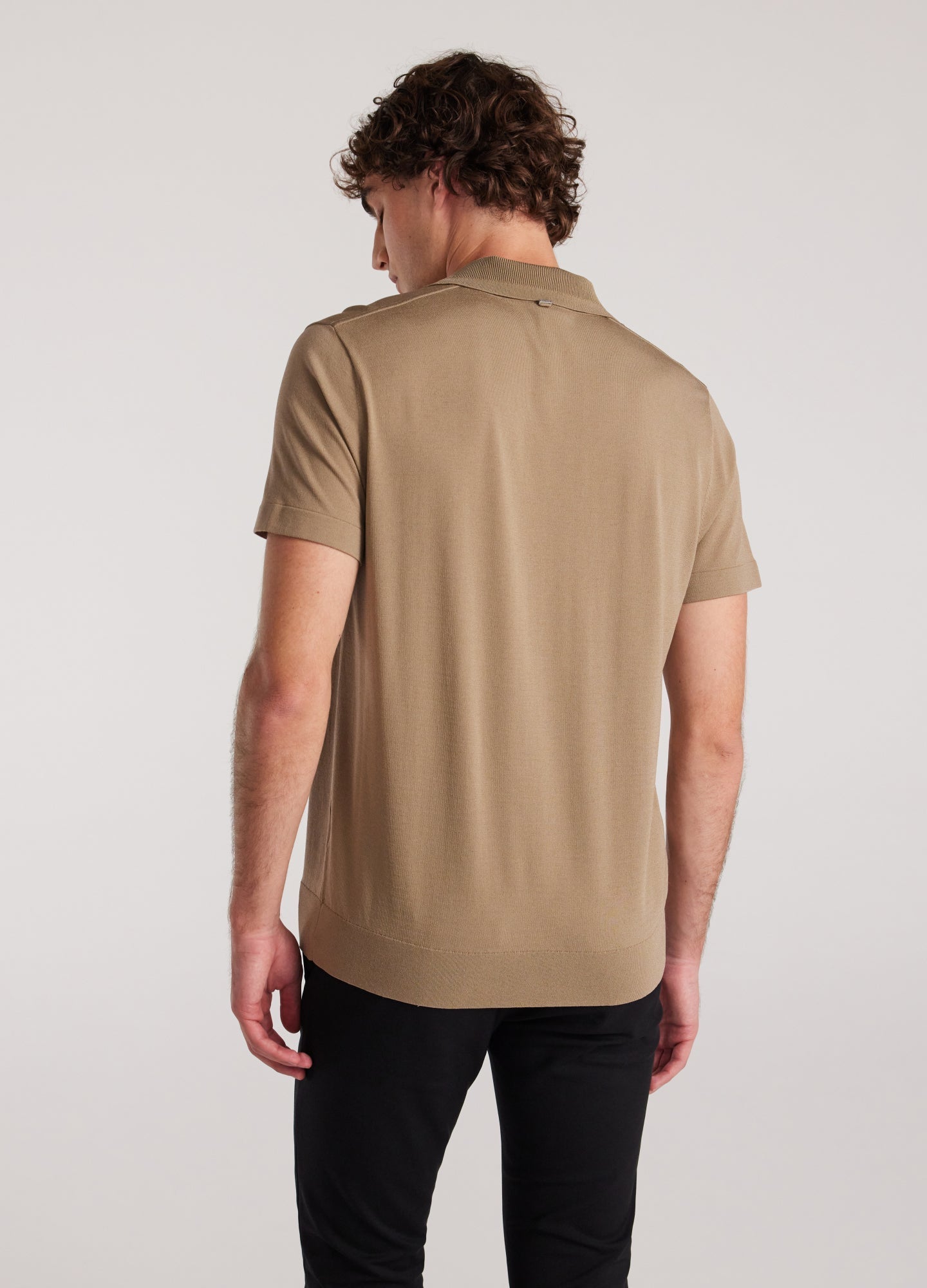 Camisa Polo Comfort em Algodão Peruano - Bege