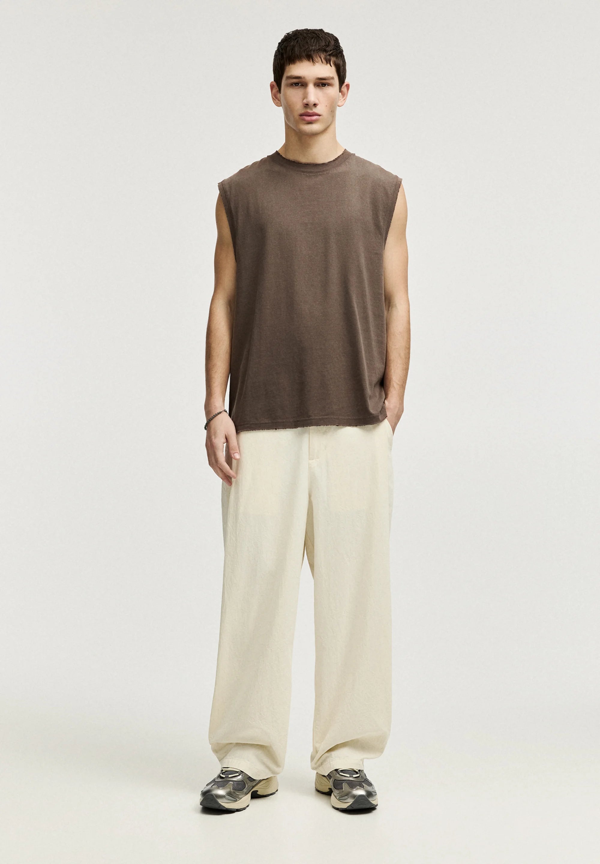 Regata Básica Gola Redonda - Marrom