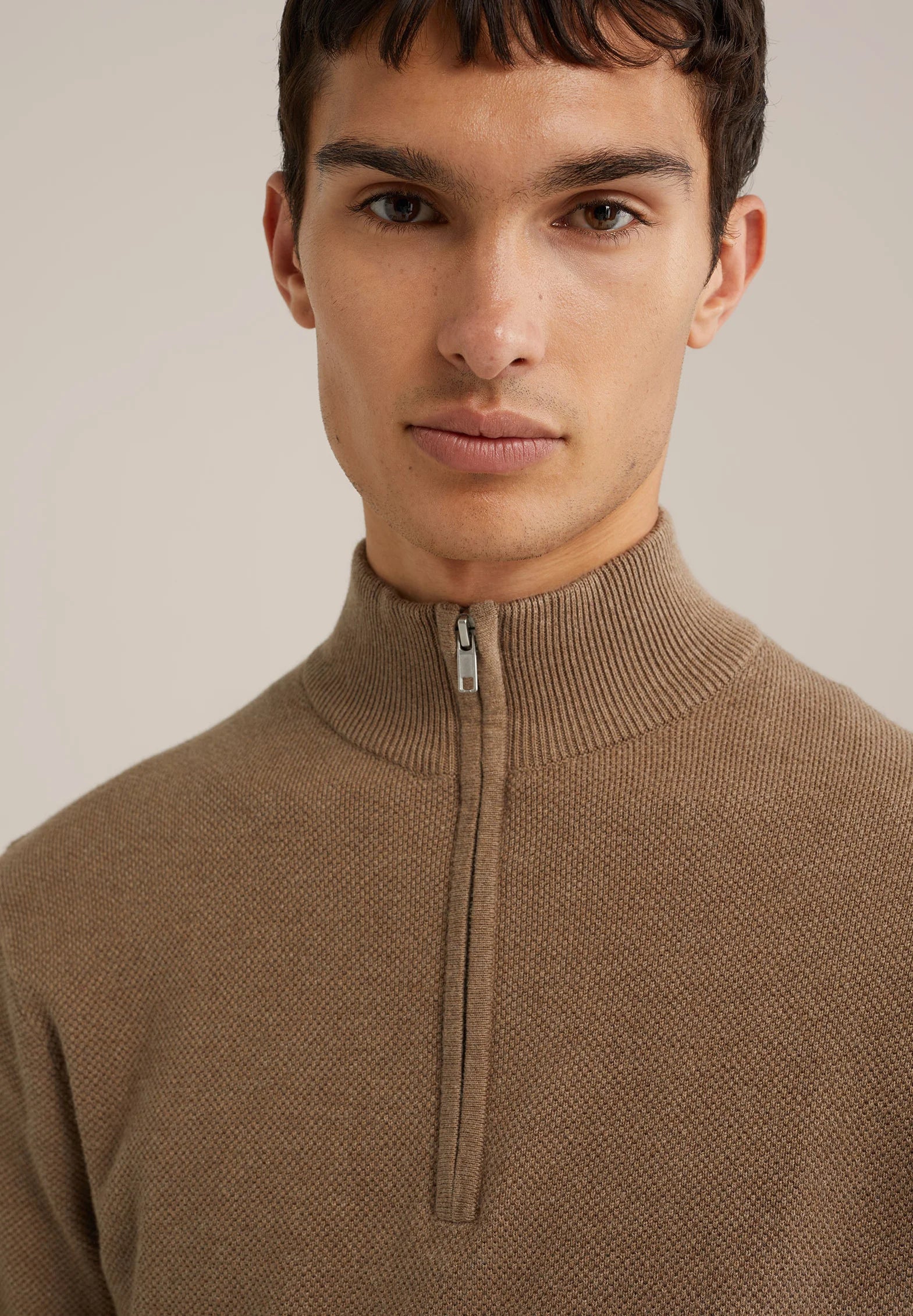 Suéter Masculino em Algodão com Gola Troyer e Zíper - Caramelo