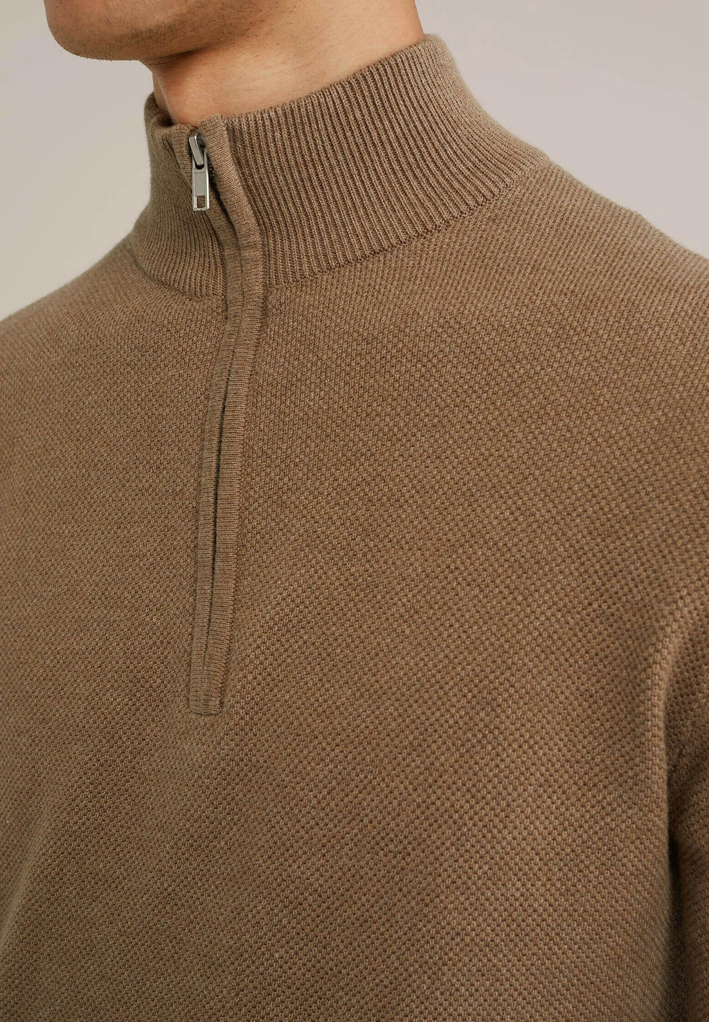 Suéter Masculino em Algodão com Gola Troyer e Zíper - Caramelo